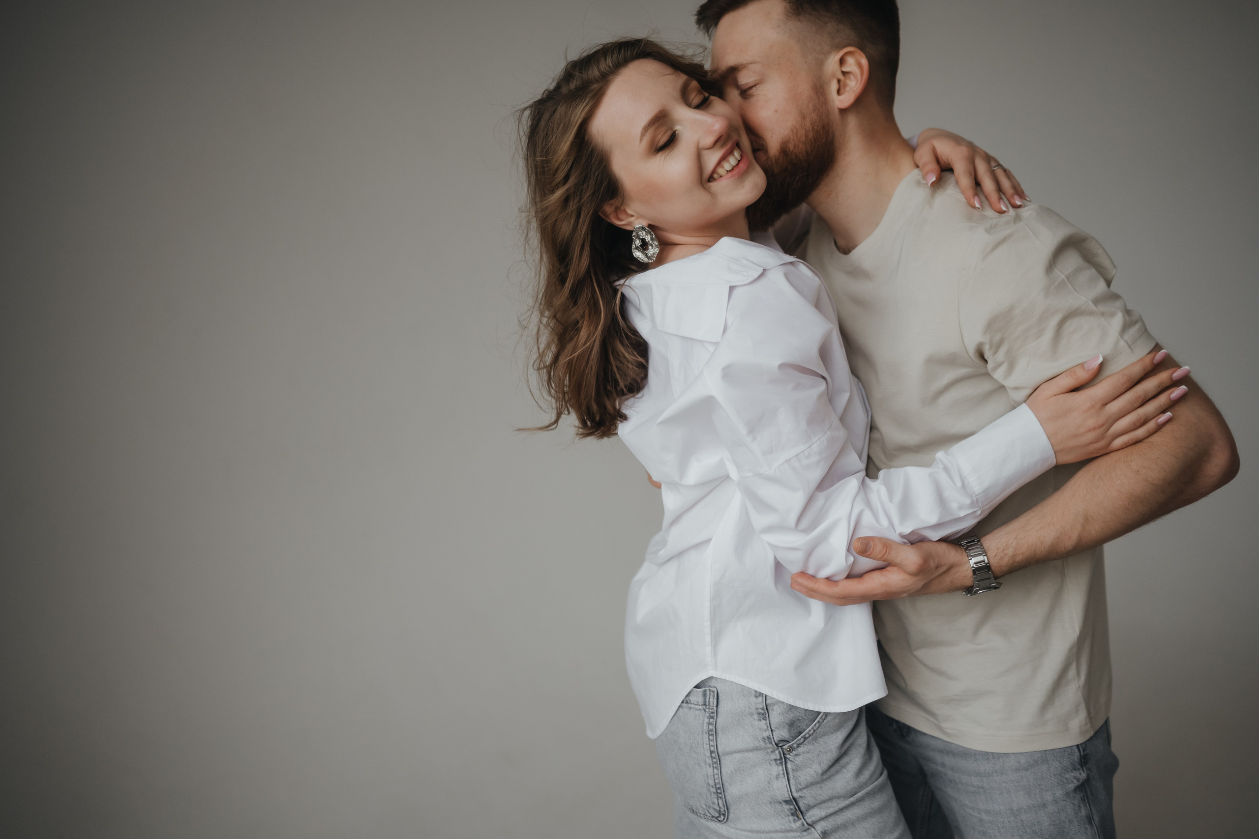 Love Story фотосессия в студии. Свадебный и семейный фотограф и видеограф, Крым, Москва, Санкт -Петербург