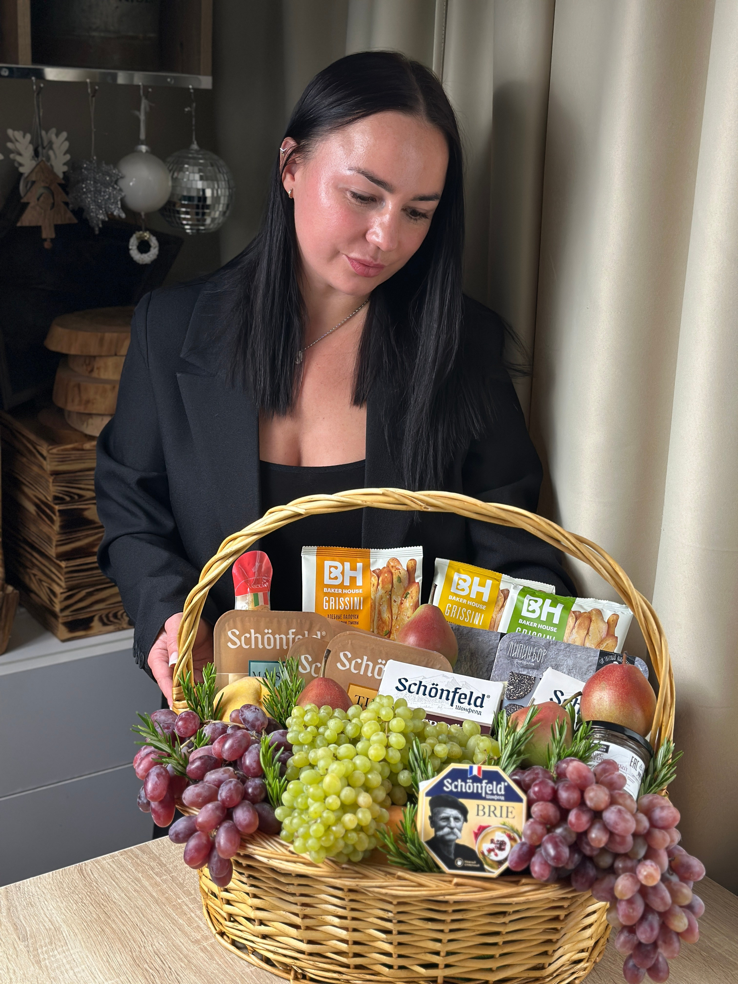 Корзины. Выездной кейтеринг, съедобные букеты, торты и сладости на заказ