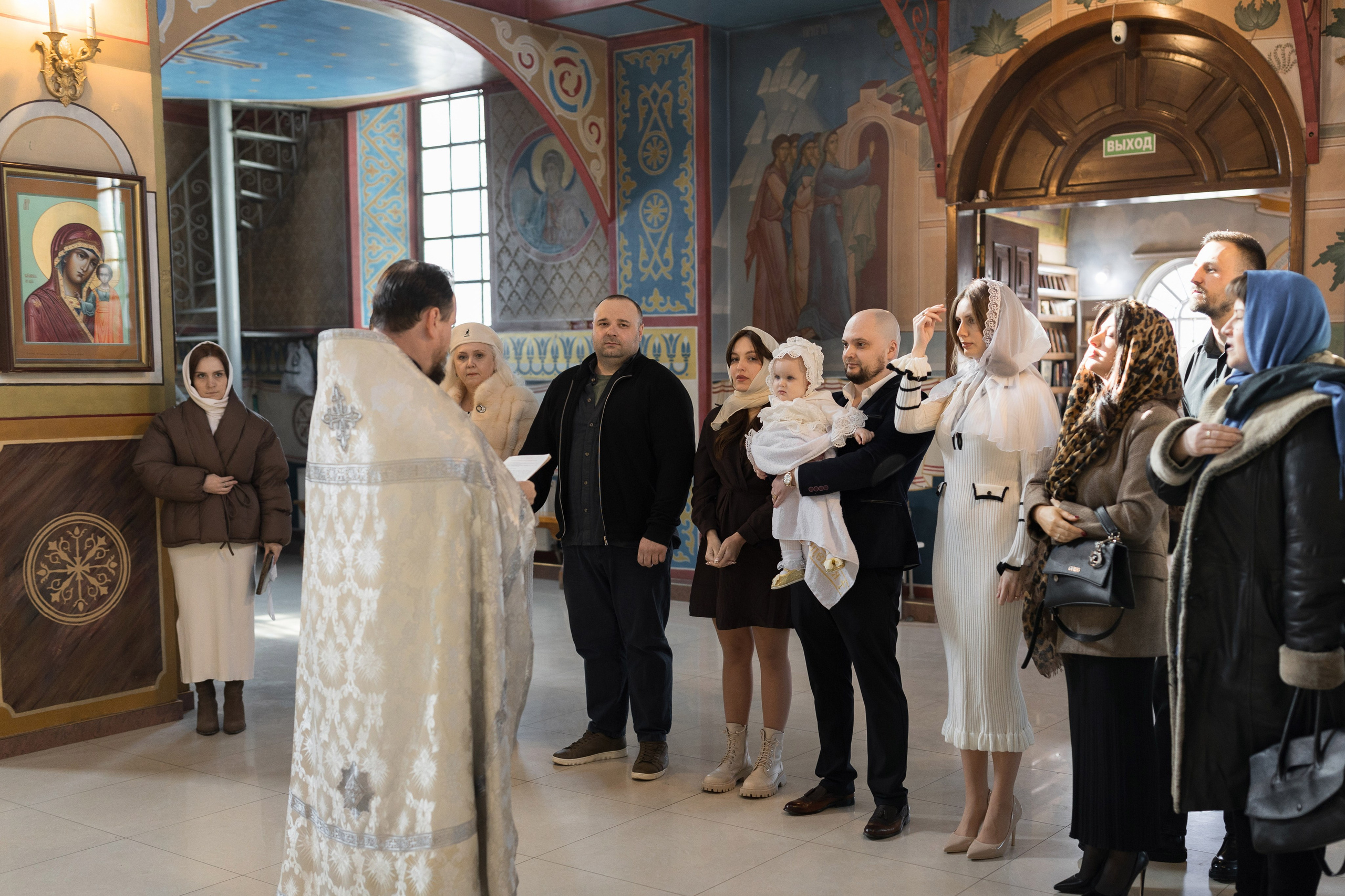 Крещение Есении в морозный и солнечный февраль. Анастасия Безуглова- свадебный фотограф в Таганроге