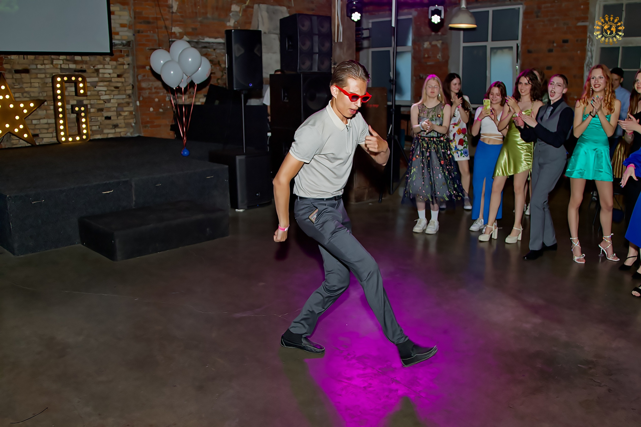 Выпускной 2023 (9-й класс, школа № 46). Loft Urban. Москва. Репортажная съемка в Москве и области. Анималистика