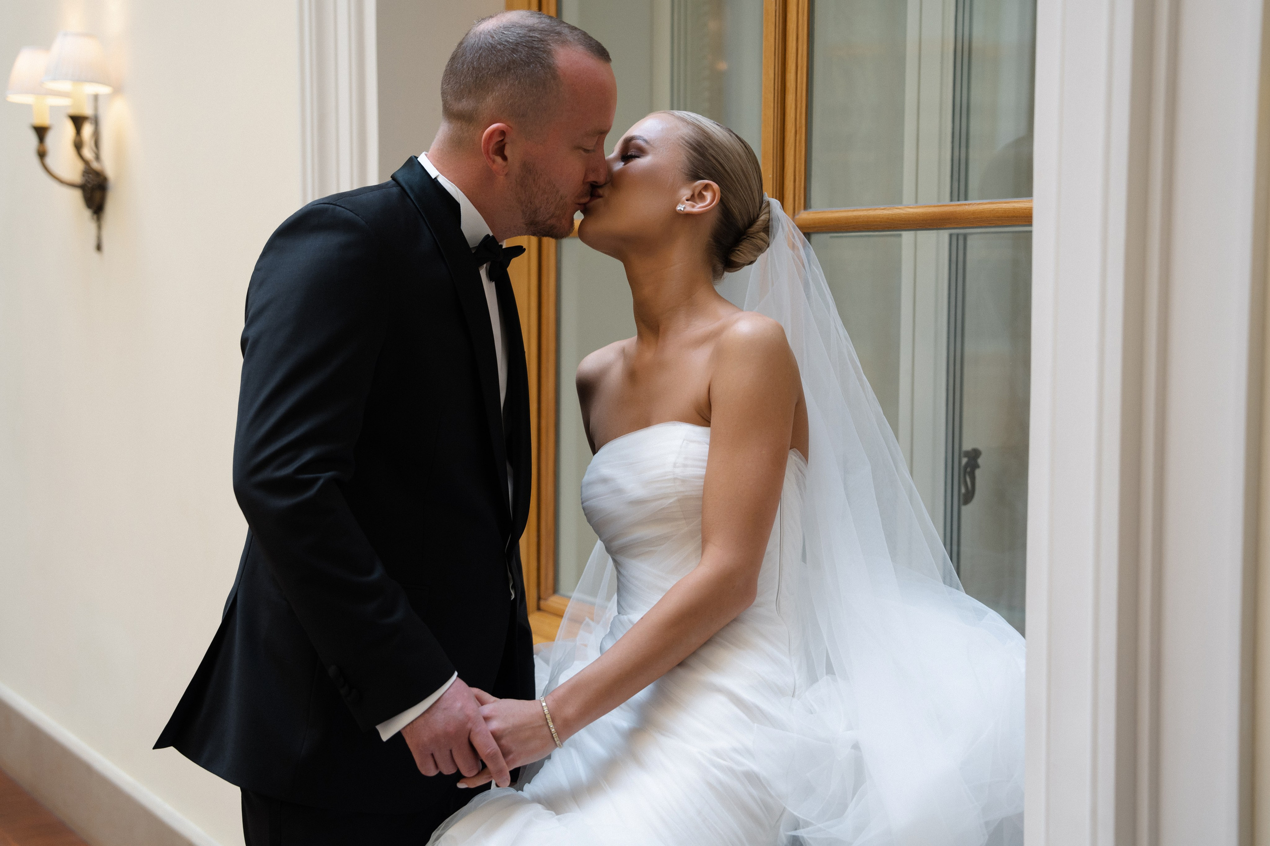 Анна Сергей. Камерная свадьба в Фосизонс в стиле неоклассика. Свадебный фотограф организатор в Санкт-Петербурге Ассоль Опарина