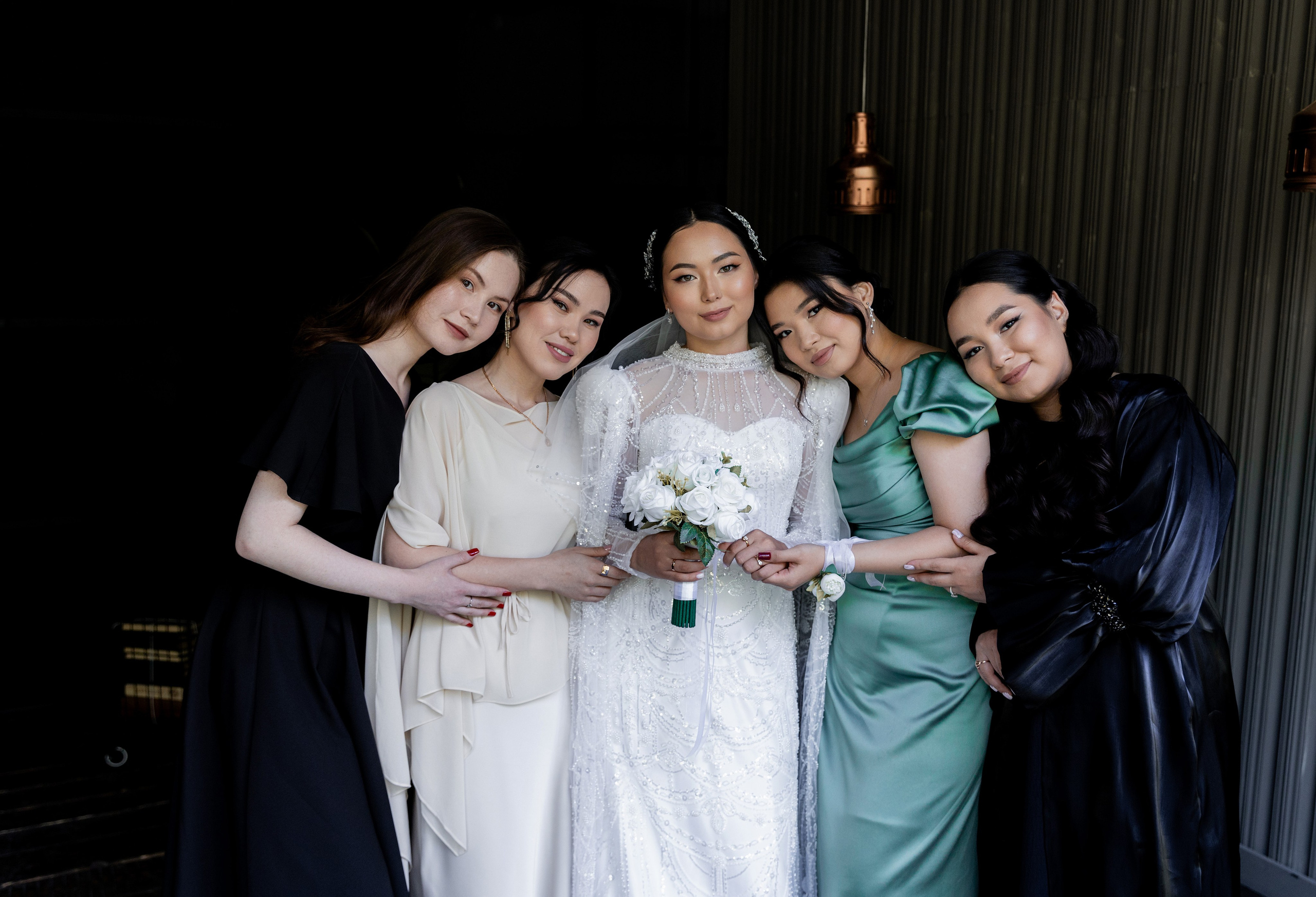 Фотосессия Аскара и Ажар с друзьями