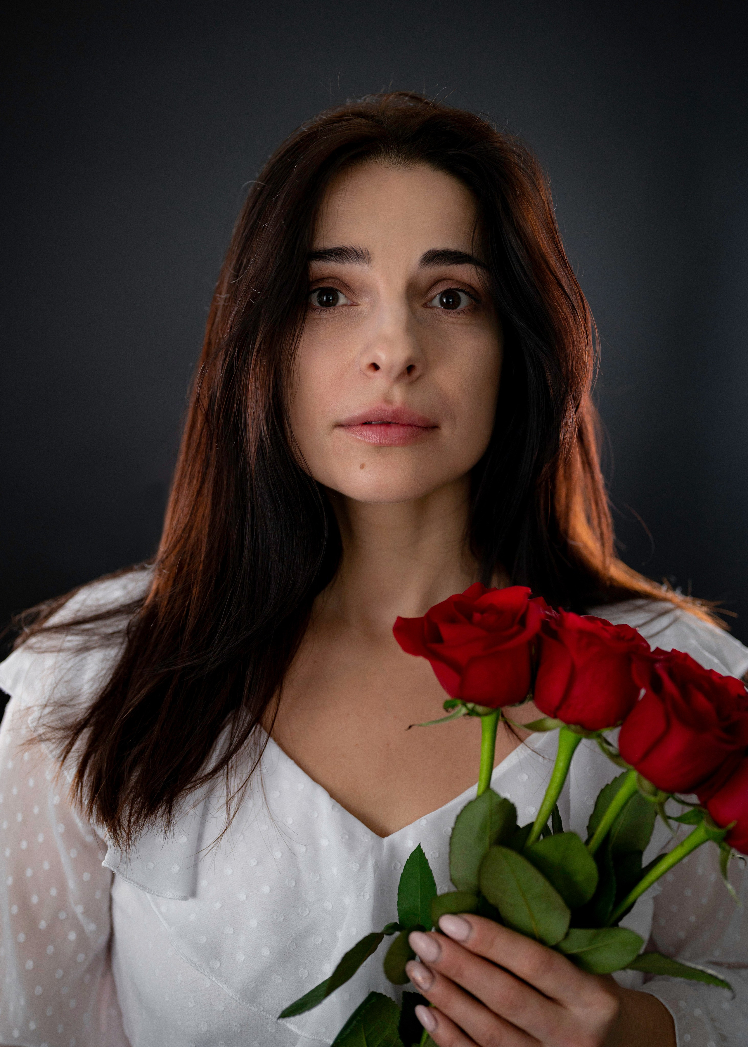 Фотосессия девушки в чёрном в студии