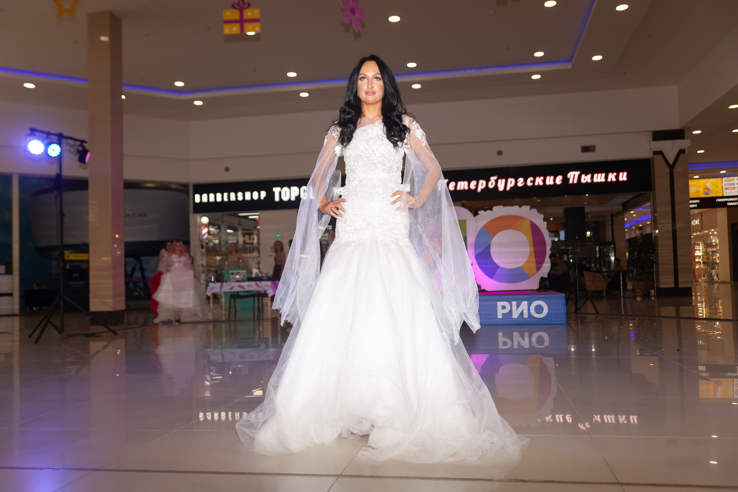 ТЦ РИО. Показ коллекций российских дизайнеров. Портретный фотограф в СПб Ирина Маринина