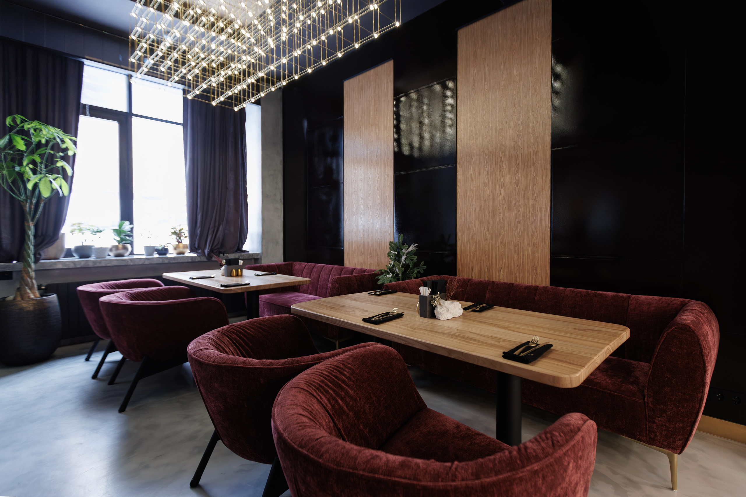 Фотограф для интерьерной съемки ресторана. Контент для бизнеса в Екатеринбурге Полдень Медиа