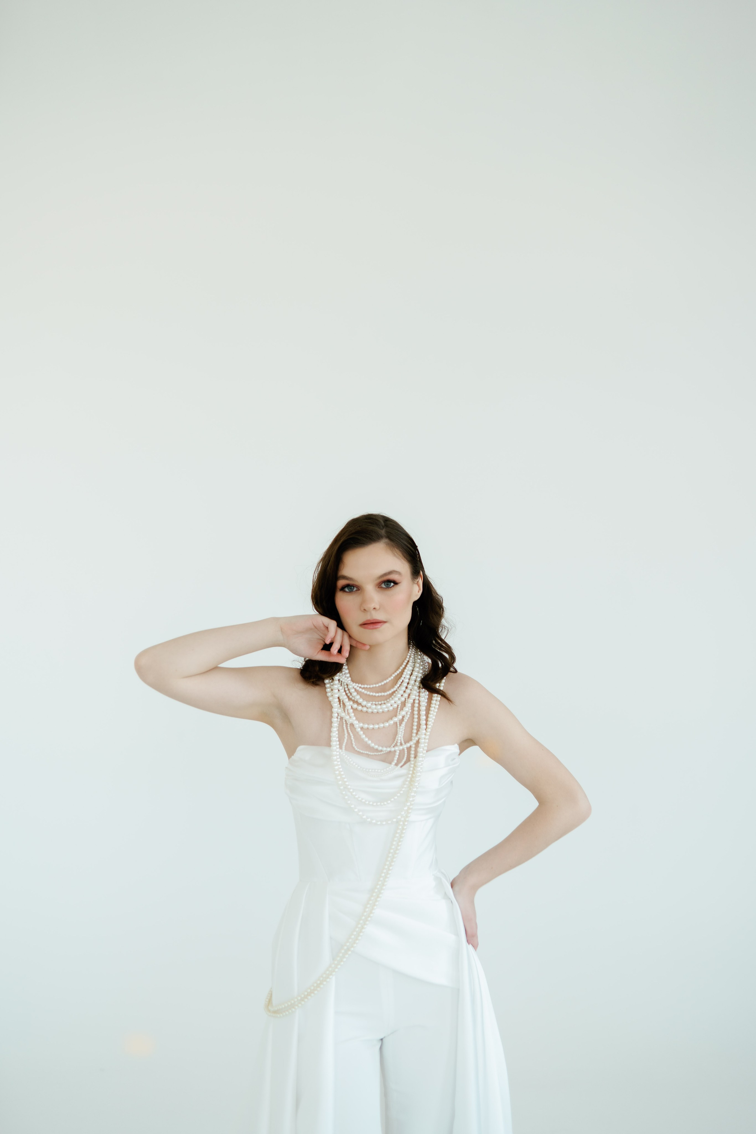 Фотосъёмка свадебных платьев в студии для контента. Портреты студия Москва. Модельные тесты. Lovestory студия в Москве. Женсий фотограф