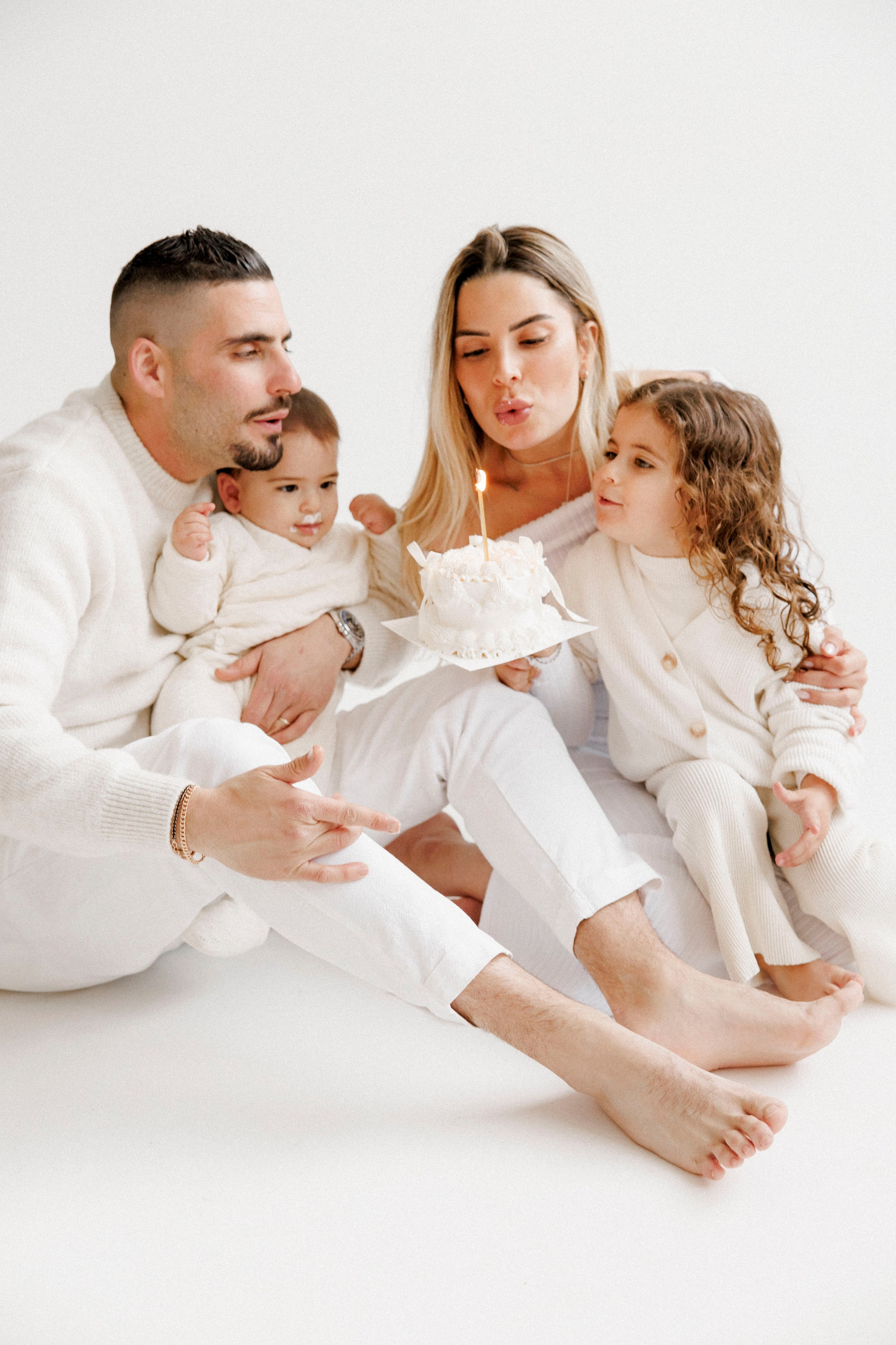 Family photoshoot in White Studio. Wedding and family photographer