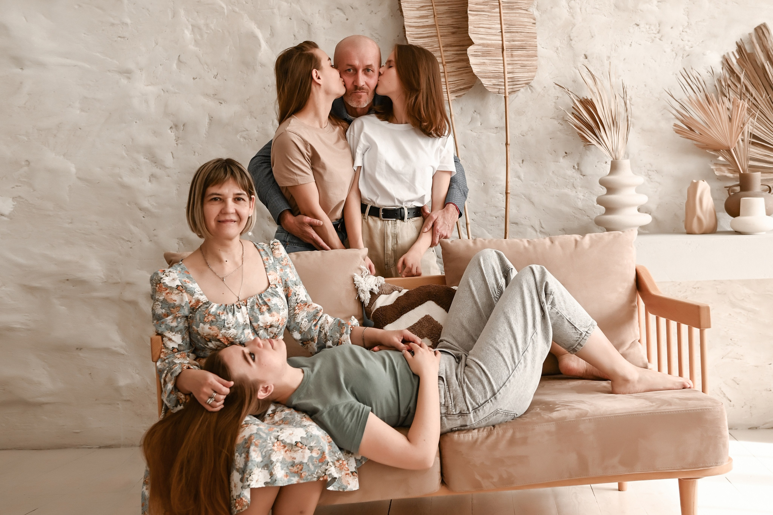 Семейная студийная  фотосессия 2. Свадебный, семейный, детский, контент фотограф в Омске Максим Ильин