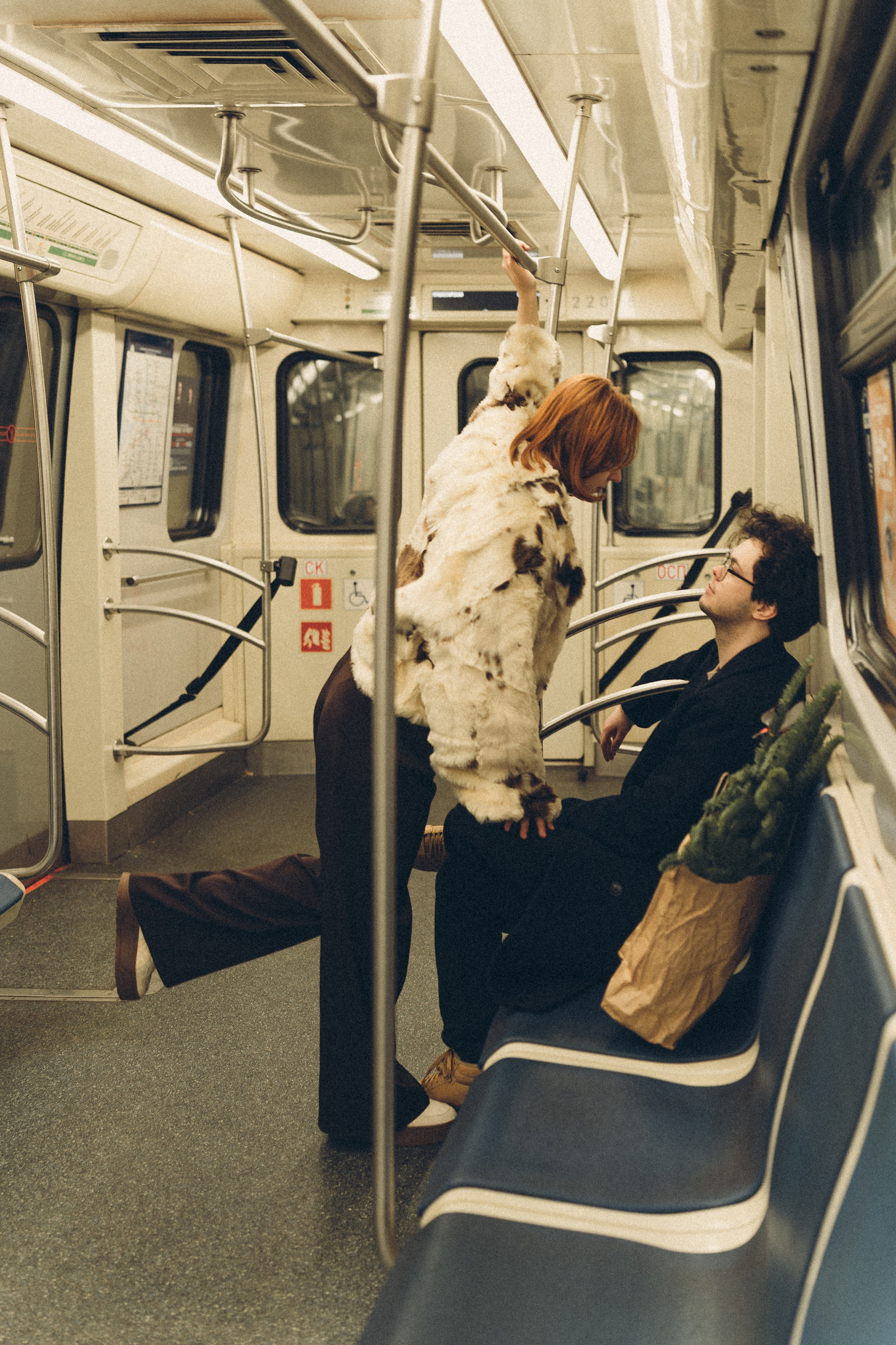 НОВОГОДНЯЯ ФОТОСЕСИИЯ ПАРЫ В МЕТРО ЛЮБОВЬ. Профессиональный фотограф, Санкт-Петербург — Виктория Богомолова