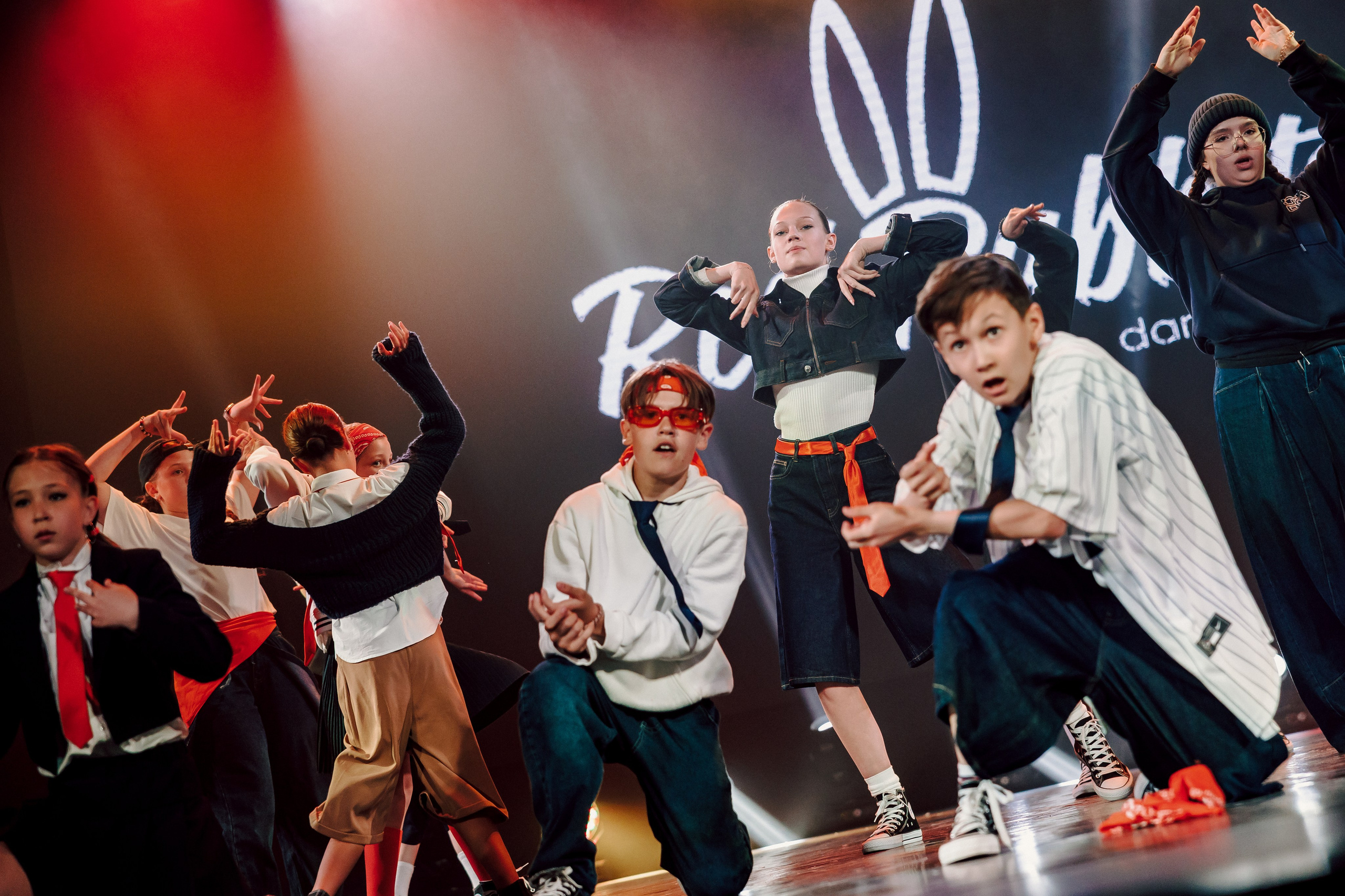 Отчётный концерт танцевальной школы «Red Rabbits» 2025. Лёшка Варзегов — фотограф