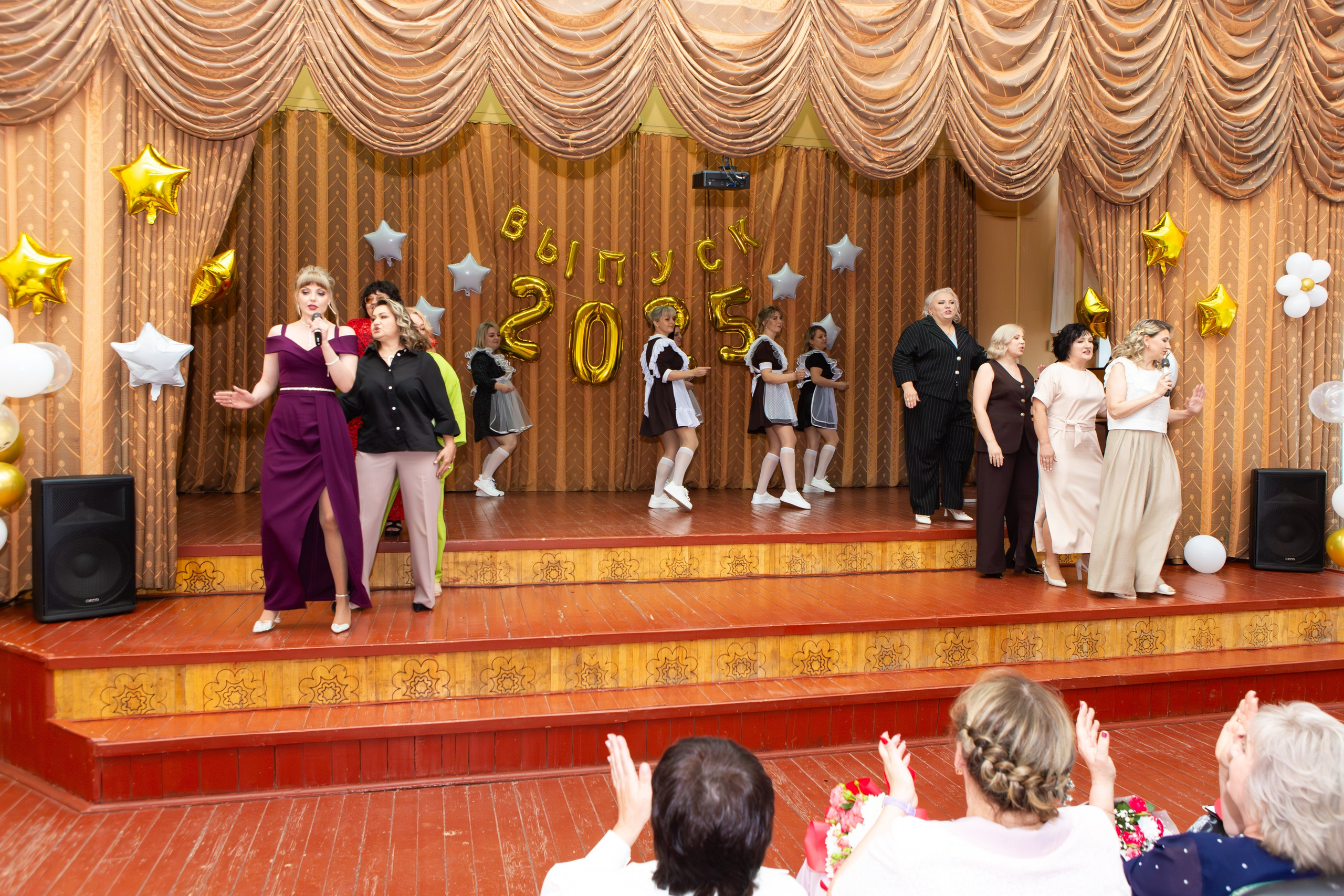 ВРУЧЕНИЕ ДИПЛОМОВ 2025 9 ШКОЛА Г.МЦЕНСК. Профессиональный фотограф в Мценске и Орловской области