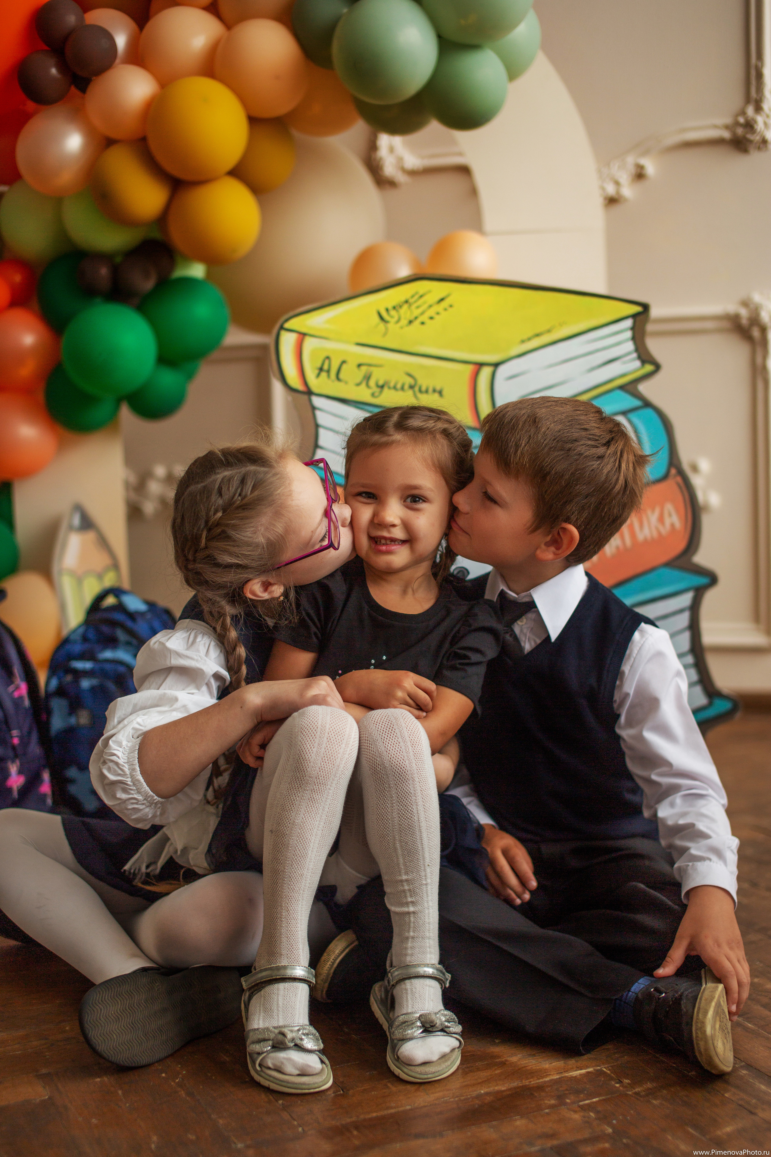 Аришка, Александр и Анастасия, 1 сентября. Семейный и детский фотограф в Петрозаводске