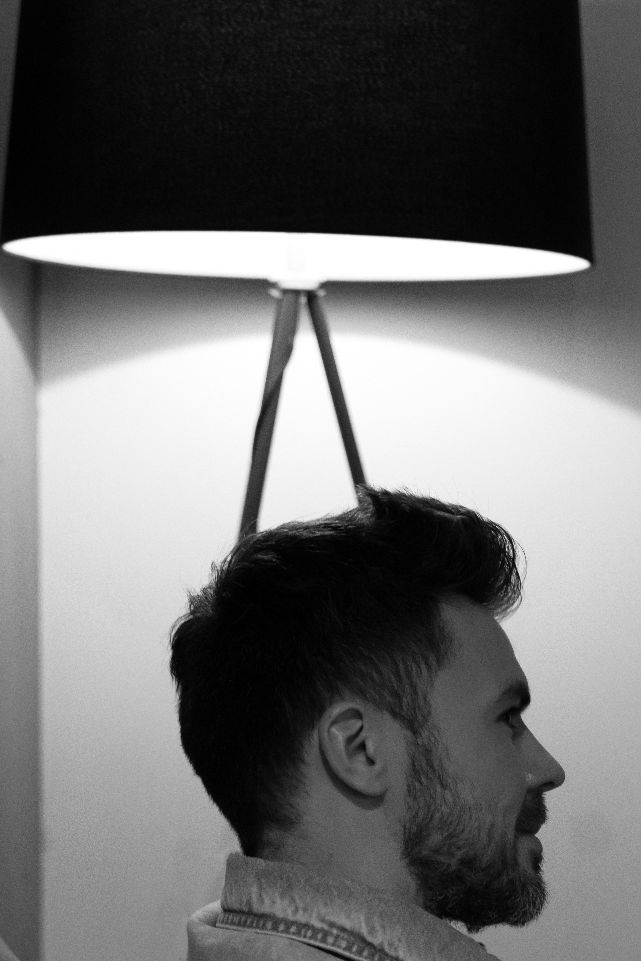 Красавчик в кафе. Главная