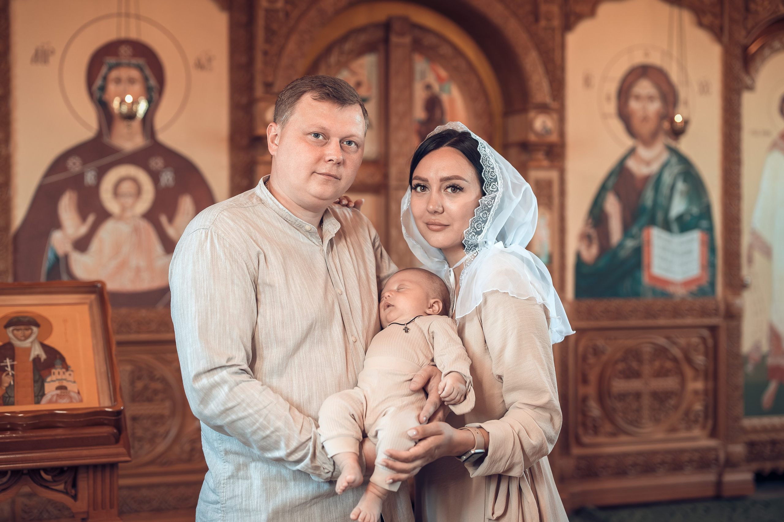 Таинства Крещения и Венчания в Старом Осколе. Фотостудия для новорожденных в Старом Осколе Гильфановых Юрия и Ольги