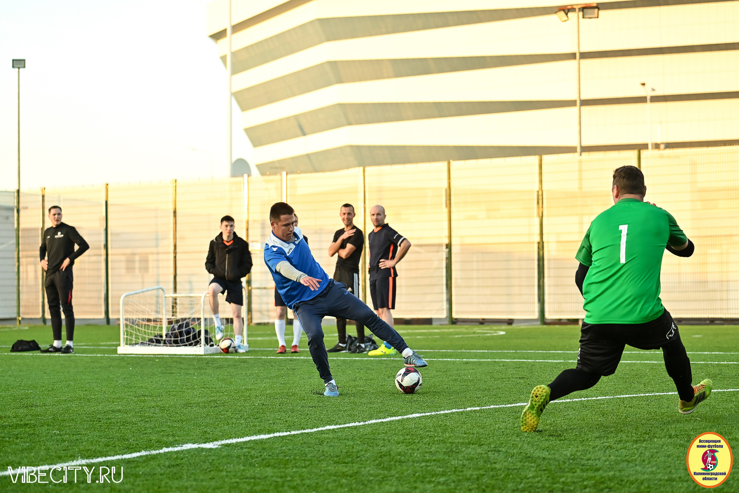 ИГРЫ МИНИ-ФУТБОЛЬНОЙ И КОРПОРАТИВНОЙ ЛИГИ. VIBECITY.RU Вайб Сити Ру Фоторепортажи Фотоотчеты Калининград