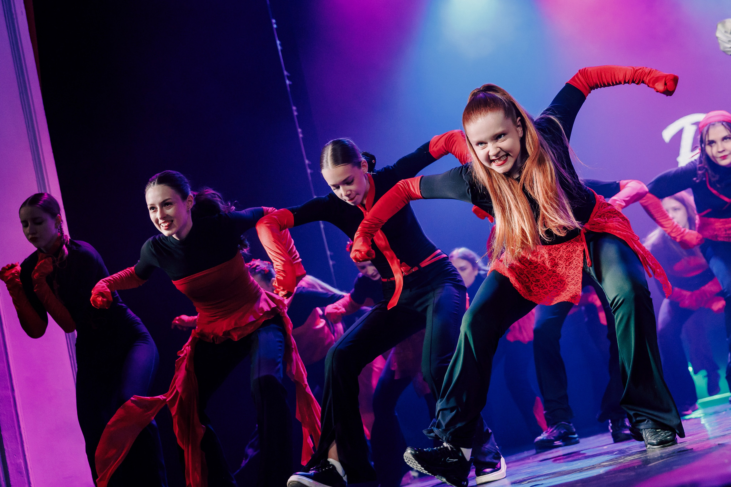 Отчётный концерт танцевальной школы «Red Rabbits» 2025. Лёшка Варзегов — фотограф