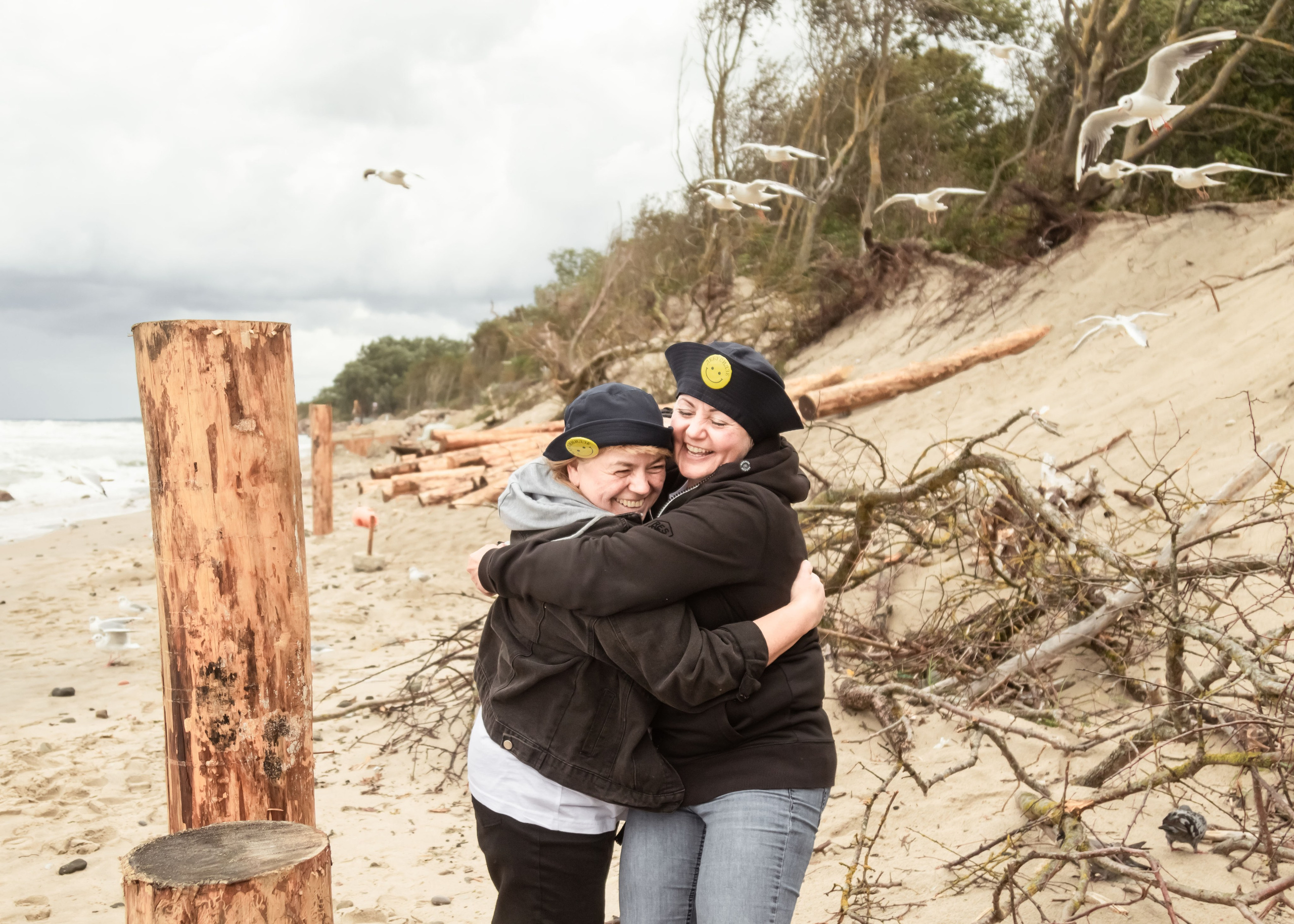 две сестры на море