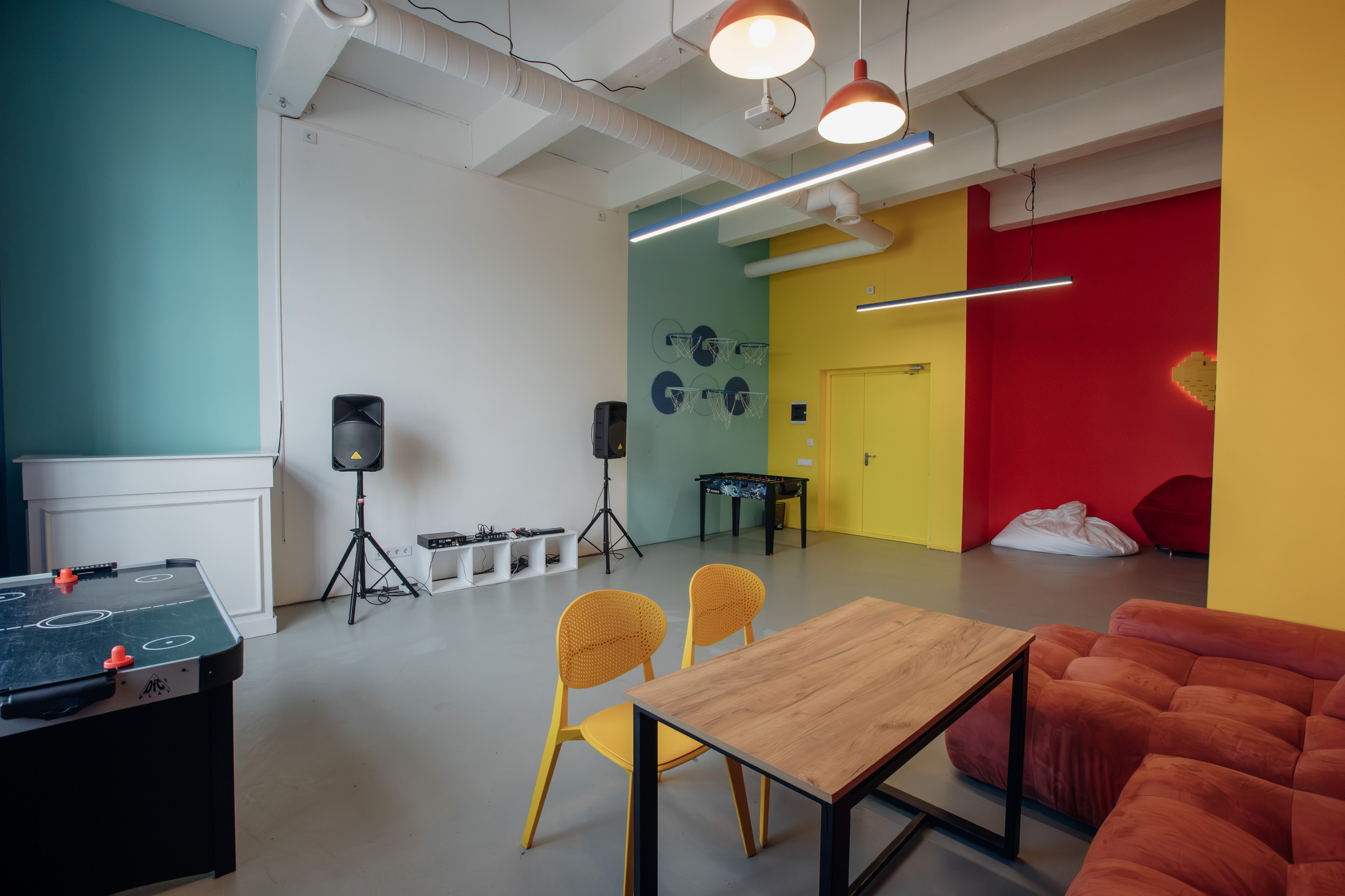 Mr. Karaoke (лето). Аренда лофта в СПб для мероприятий