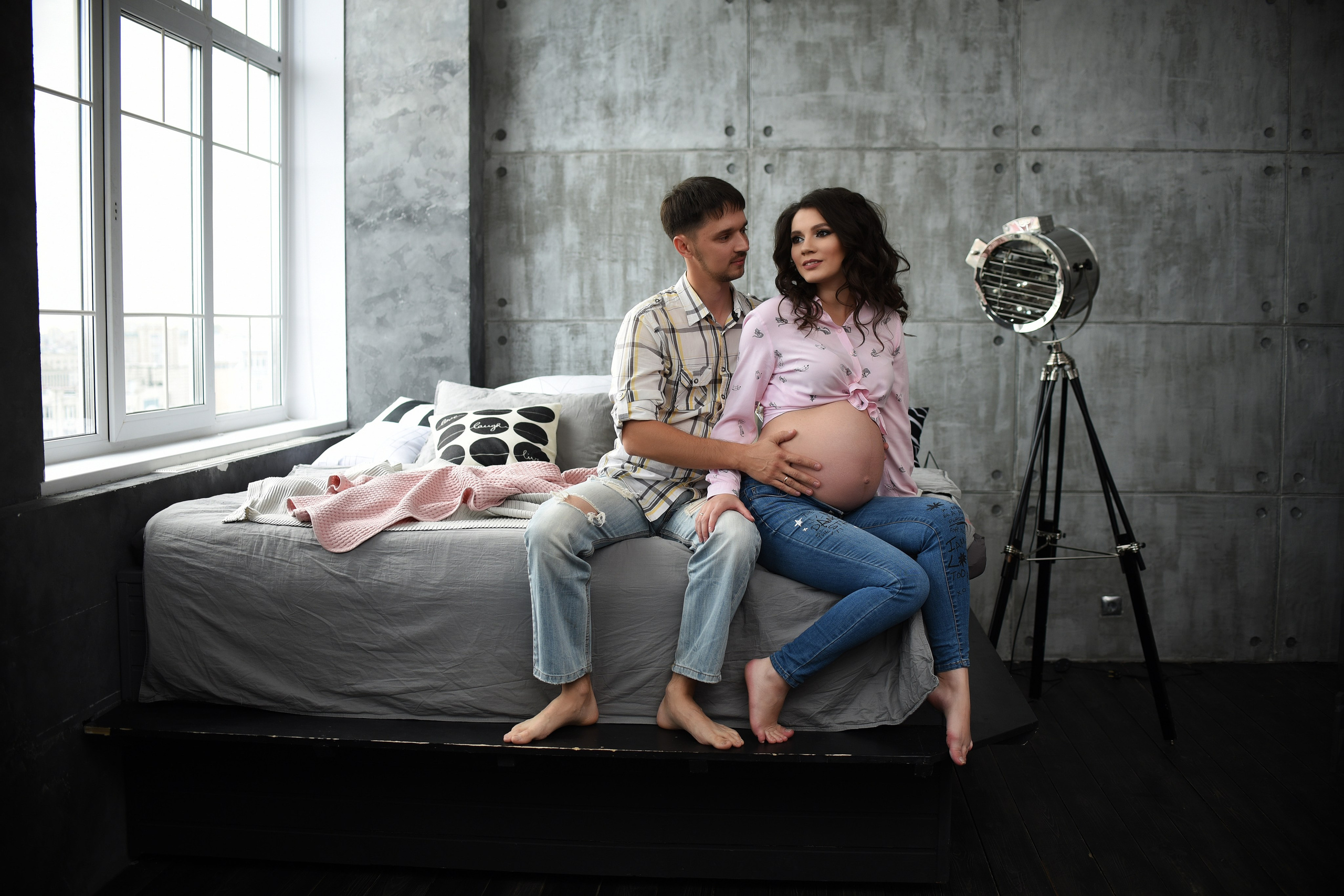 Фотосессия беременности студийная съемка. Свадебный, семейный, детский, контент фотограф в Омске Максим Ильин
