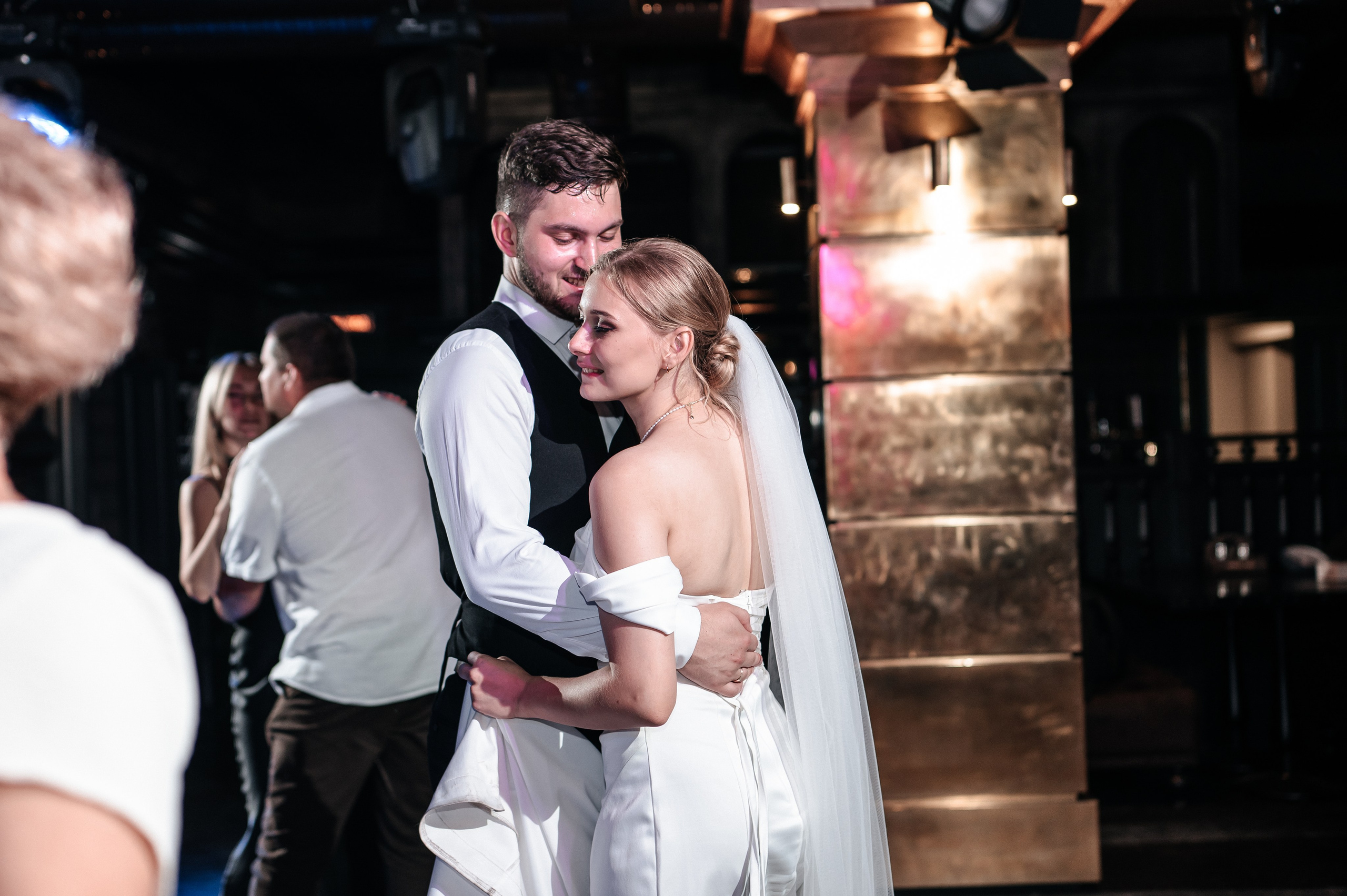 Даниил и Валерия. Черная утка. Полный день. Фотограф Екатерина Бочарникова