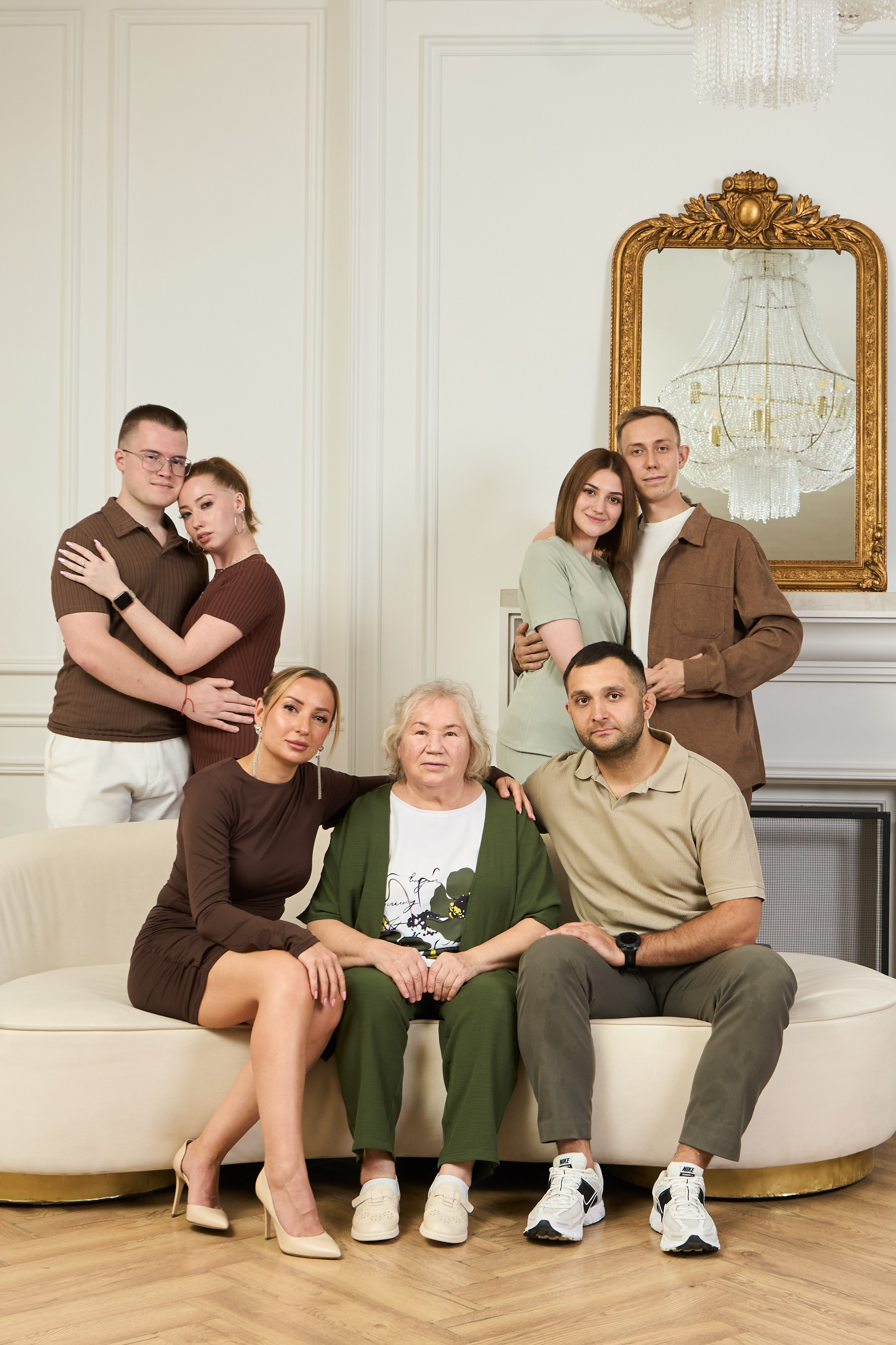 Портретная съемка большой семьи с искусственным светом в студии. Фотограф Екатеринбург Кокшарова Александра