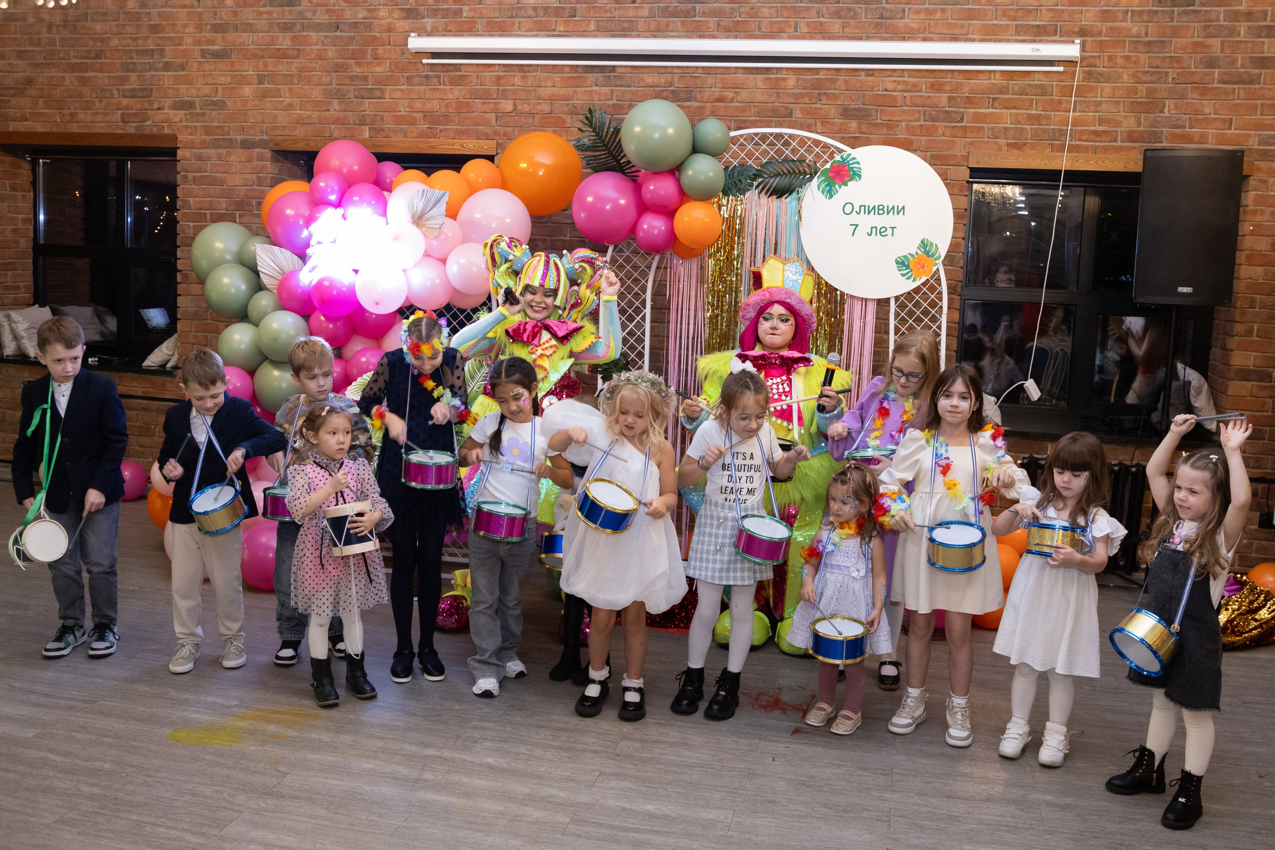 День Рожденья Оливия 7 лет. Портретный Студийный и уличный фотограф Москва. Индивидуальные, Семейные, Беременность, Будуар, Каталог, контент съемки для блога и бизнеса