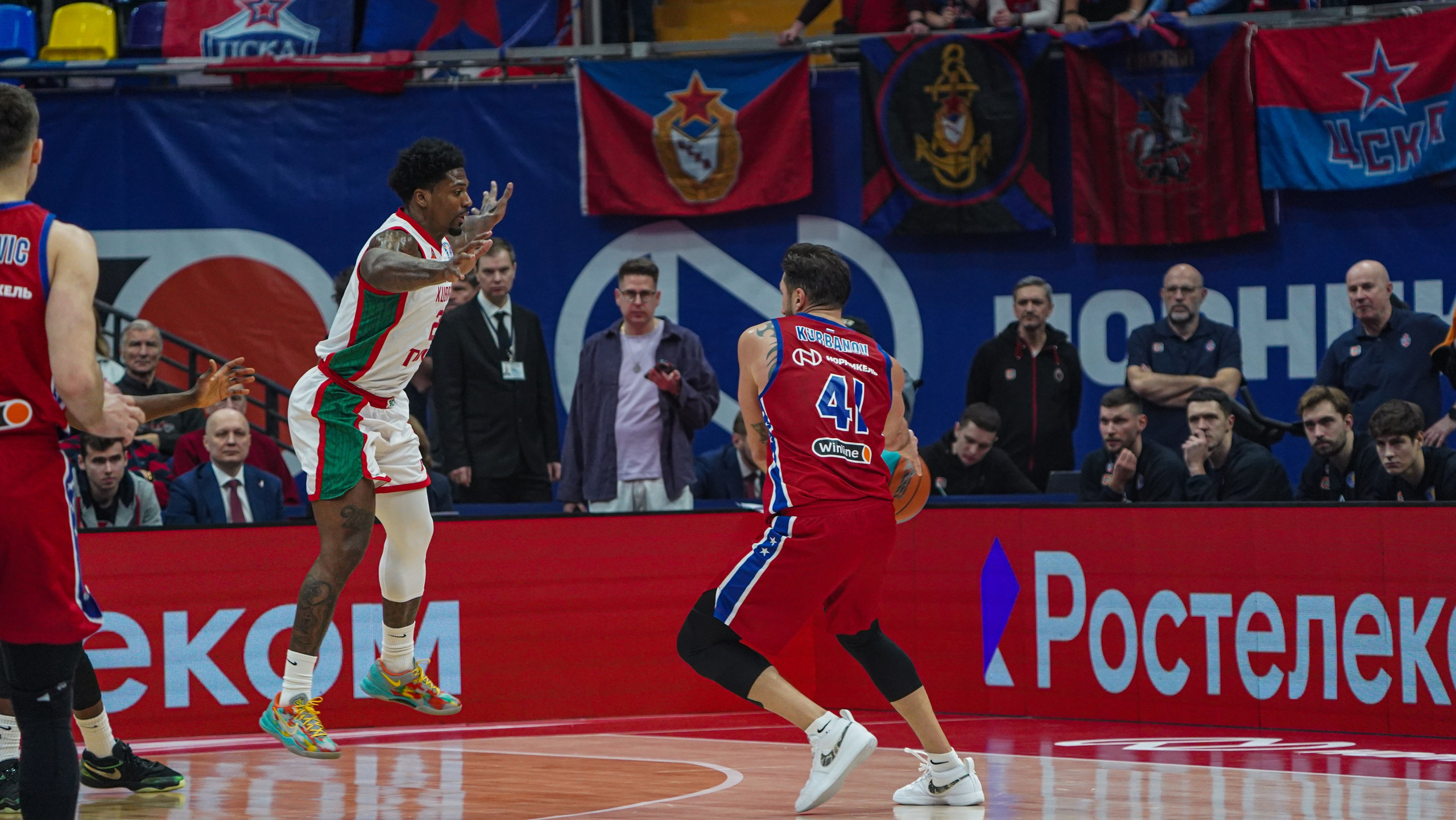 Баскетбол. ЦСКА-Локомотив Кубань (19.01.25). Автомобильный фотограф Шакая Кирилл