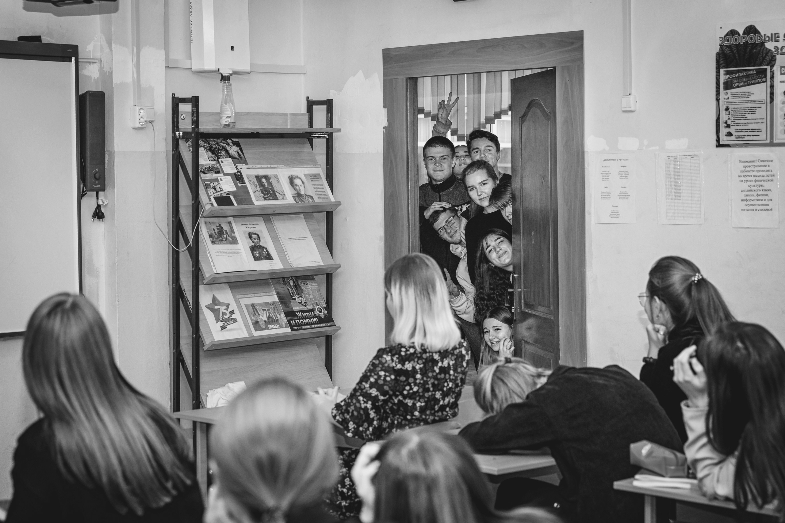 И В ШКОЛЕ ЕСТЬ ЖИЗНЬ. Марина Ушакова. Фотограф. Выпускные альбомы. г. Краснодар