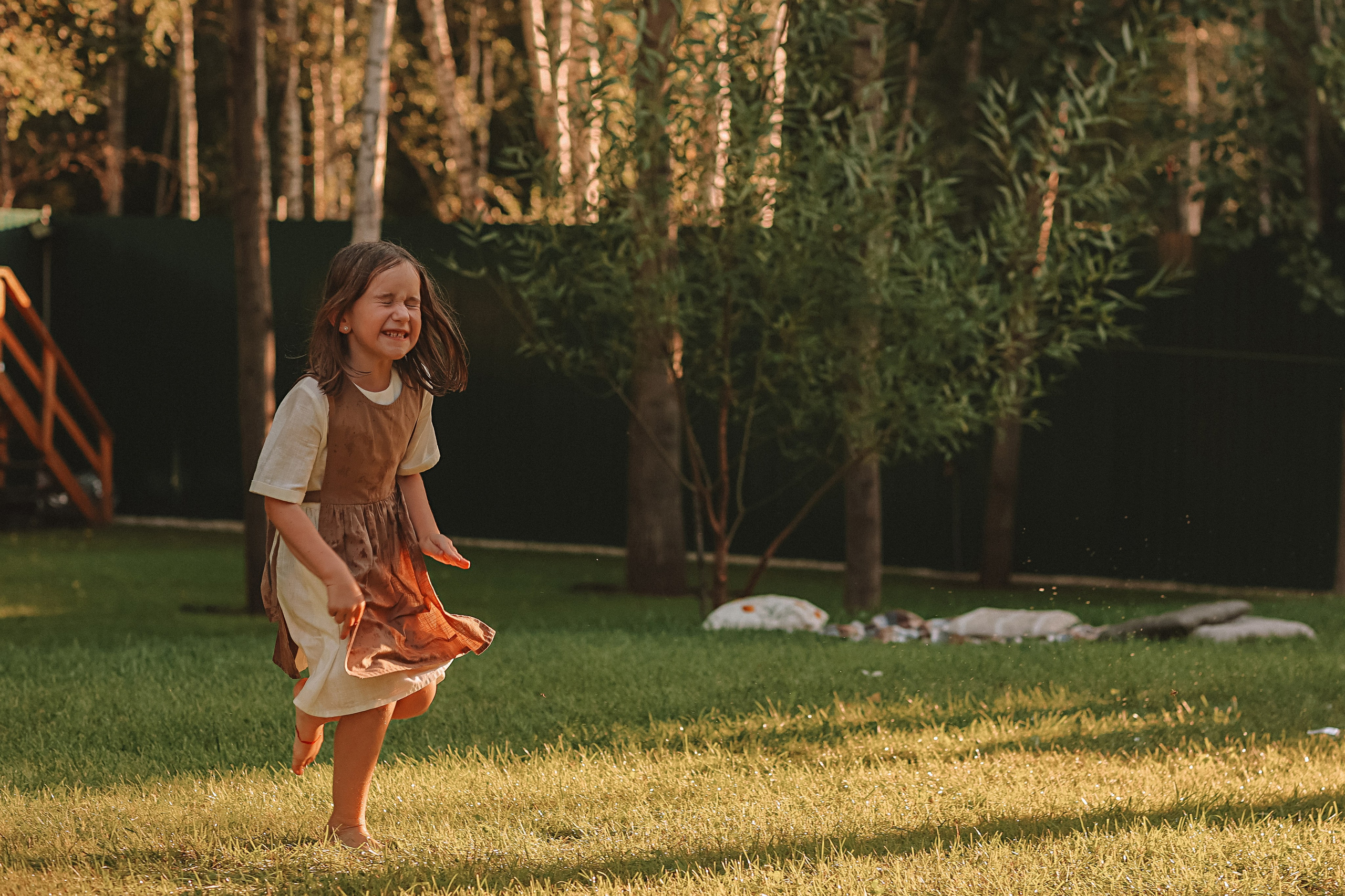 Стирка у дома. Семейный фотограф Тюмень, фотограф на роды Салмина Мария