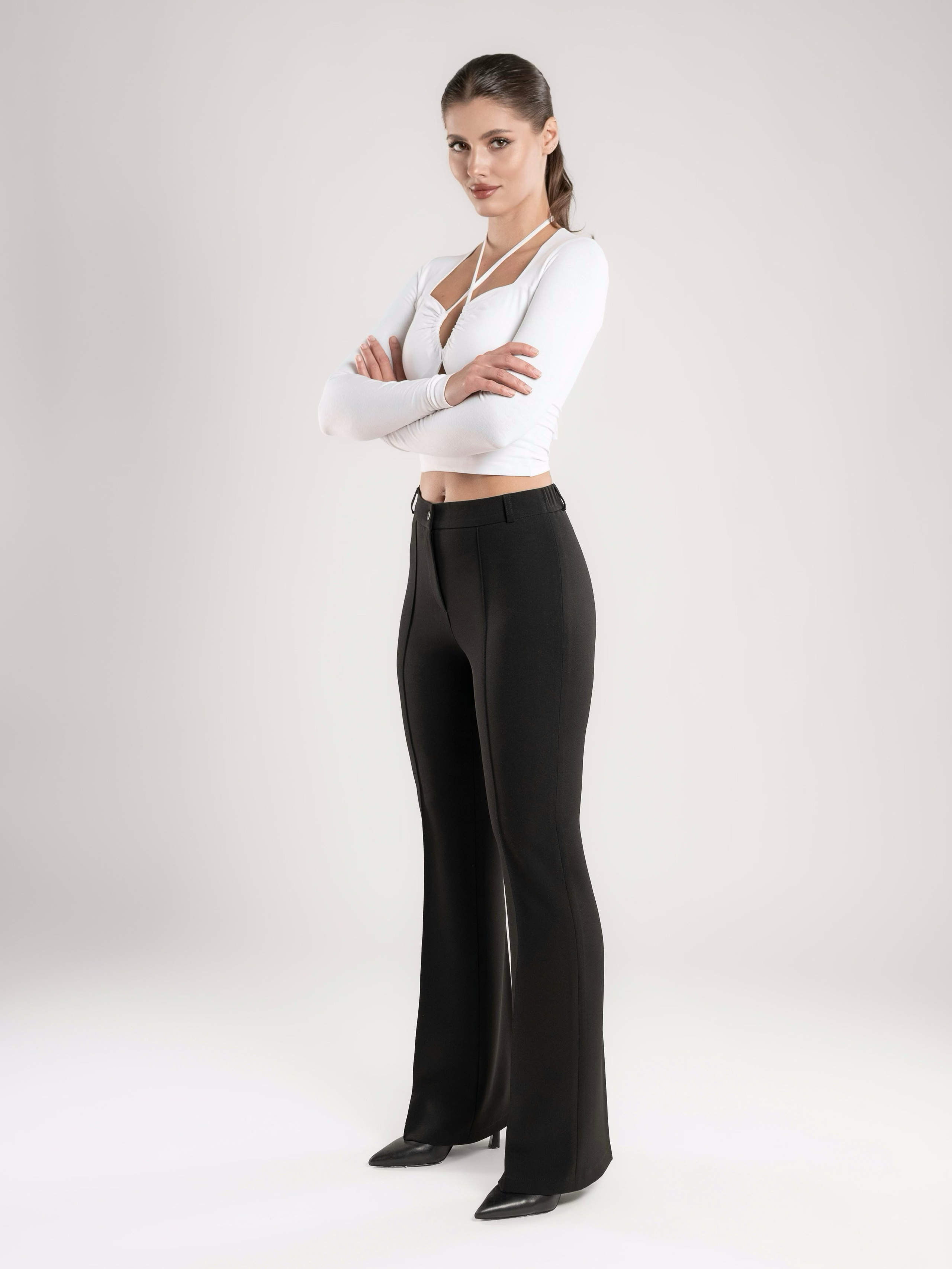 Классические брюки+серый фон. Предметный фотограф, фото для маркетплейсов Пятигорск, КМВ
