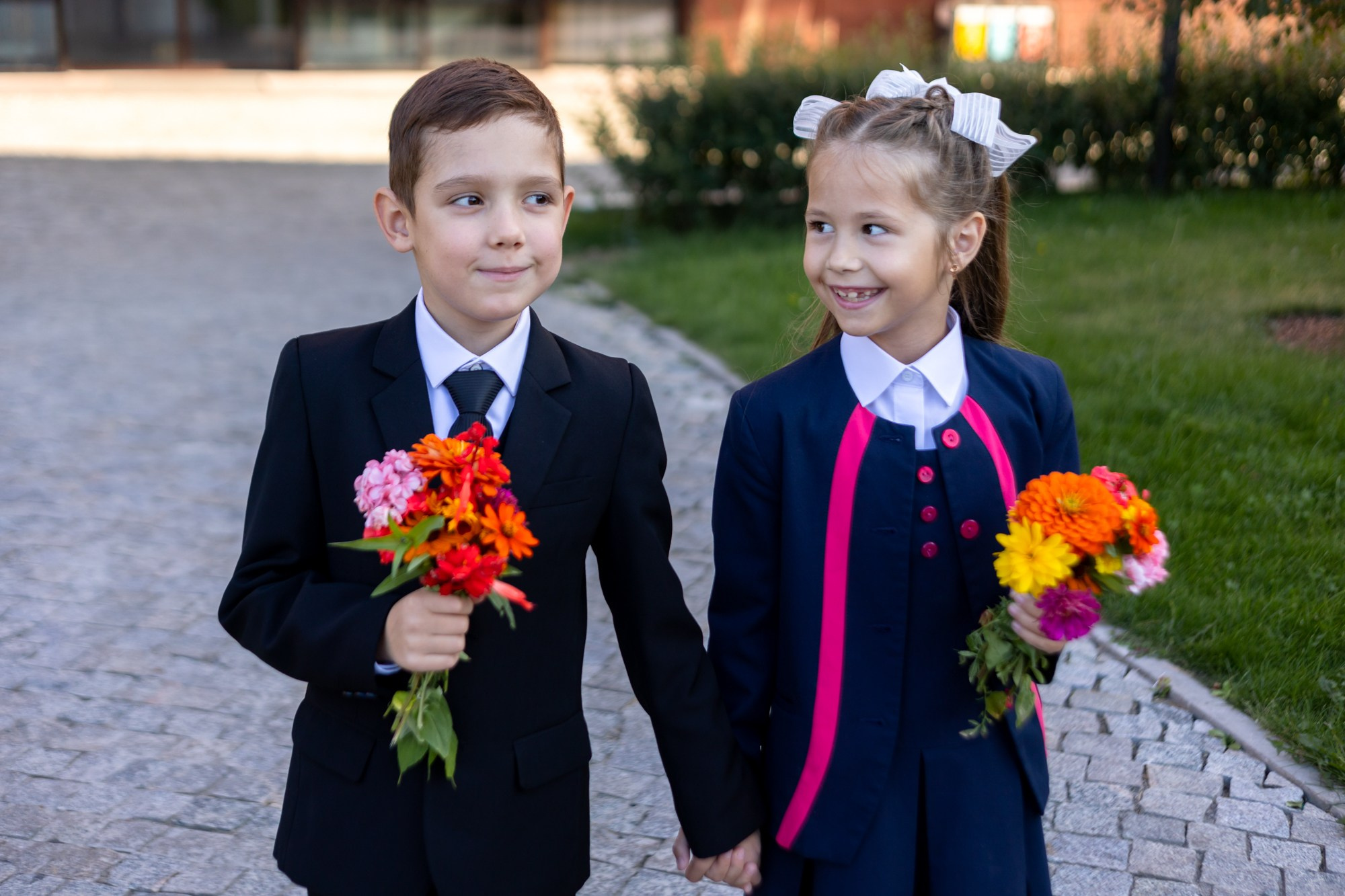 Саша и Лиза идут в 1й класс. Фотограф в Оренбурге. Профессиональный фотограф