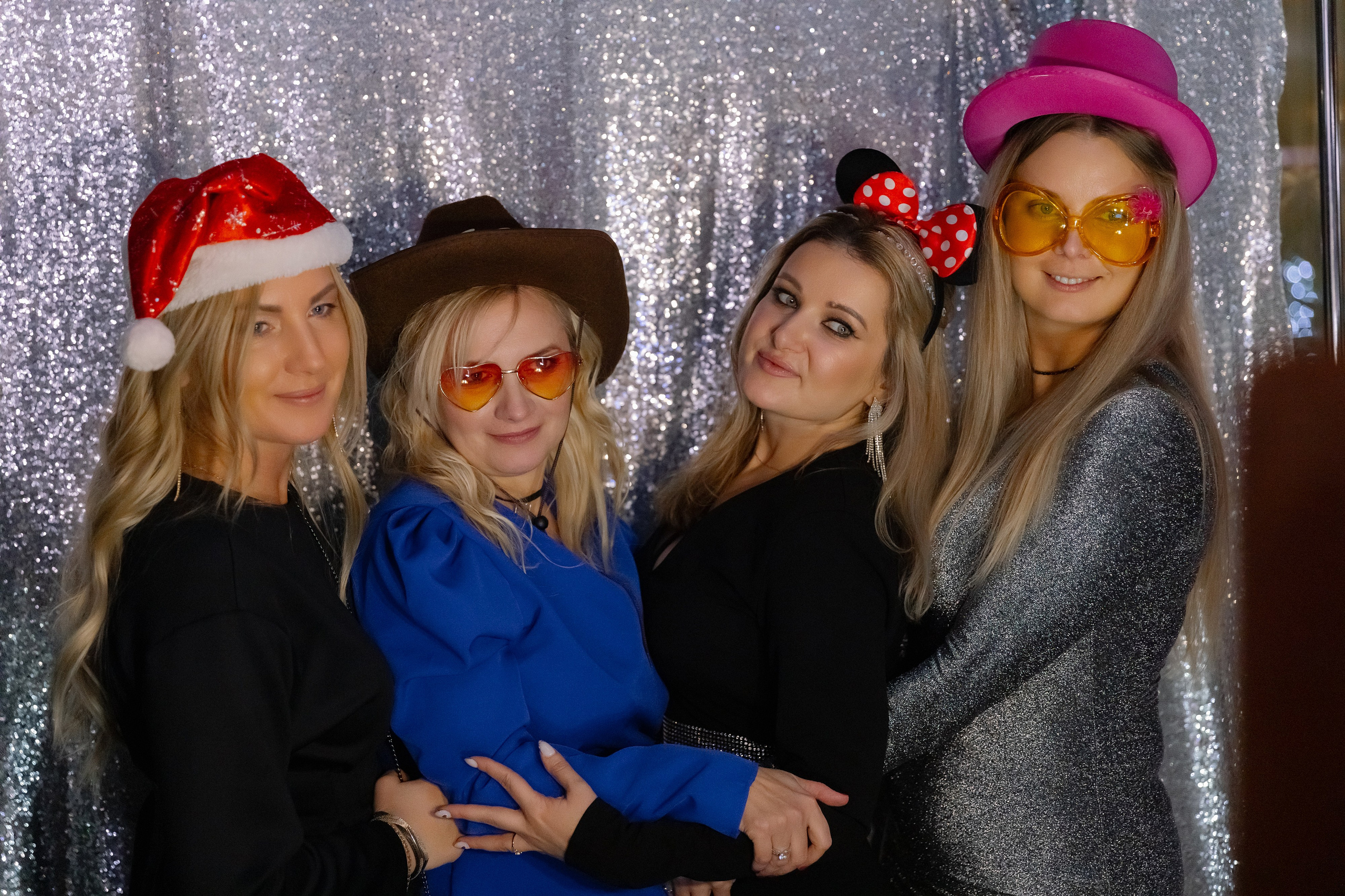 Корпоративная новогодняя фотосъемка для BELARUSBANK в Ресторане «Урарту». Свадебный фотограф в Минске/Беларуси Сергей Спиридонов