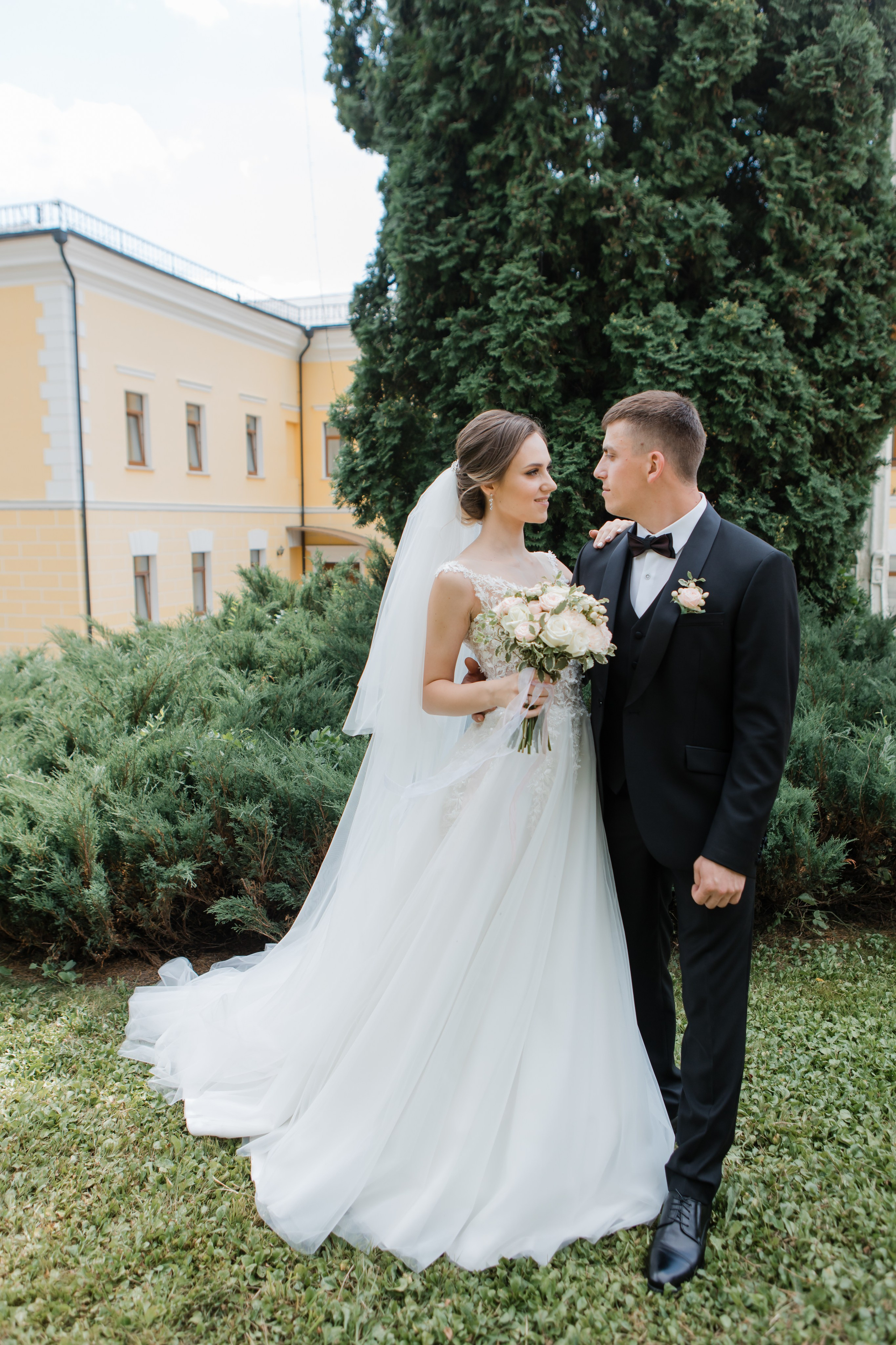 Свадебная фотосъемка Михаила и Ольги. День нашей свадьбы. Видеосъемка и фотосъемка свадеб. Фотограф и оператор на свадьбу. Видеосъемка подкастов, собственная видео-фотостудии. Предметная фотосъемка