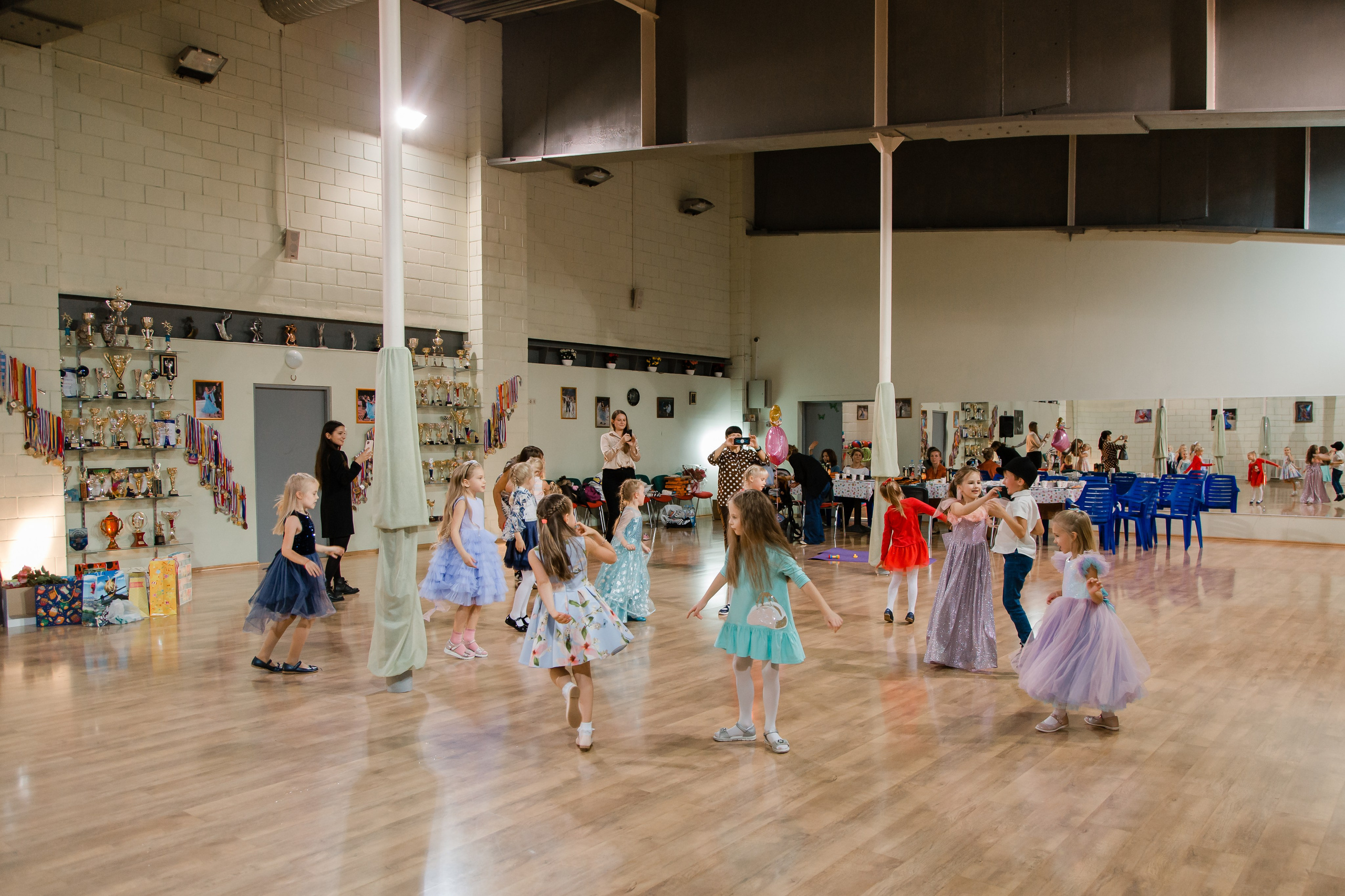 Фотосъемка детского дня рожденья. Видеосъемка и фотосъемка свадеб. Фотограф и оператор на свадьбу. Видеосъемка подкастов, собственная видео-фотостудии. Предметная фотосъемка