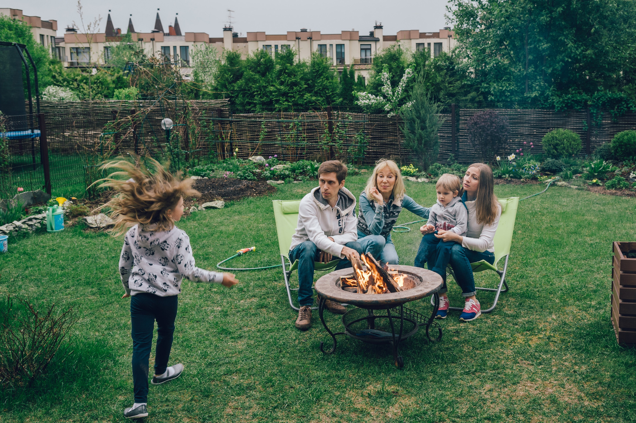 Лето располагает ко всяким резвостям и дерзостям на свежем воздухе. Зовите нас в на съемки в свои загородные резиденции!. Семейный фотограф в Москве Елена Снегирева