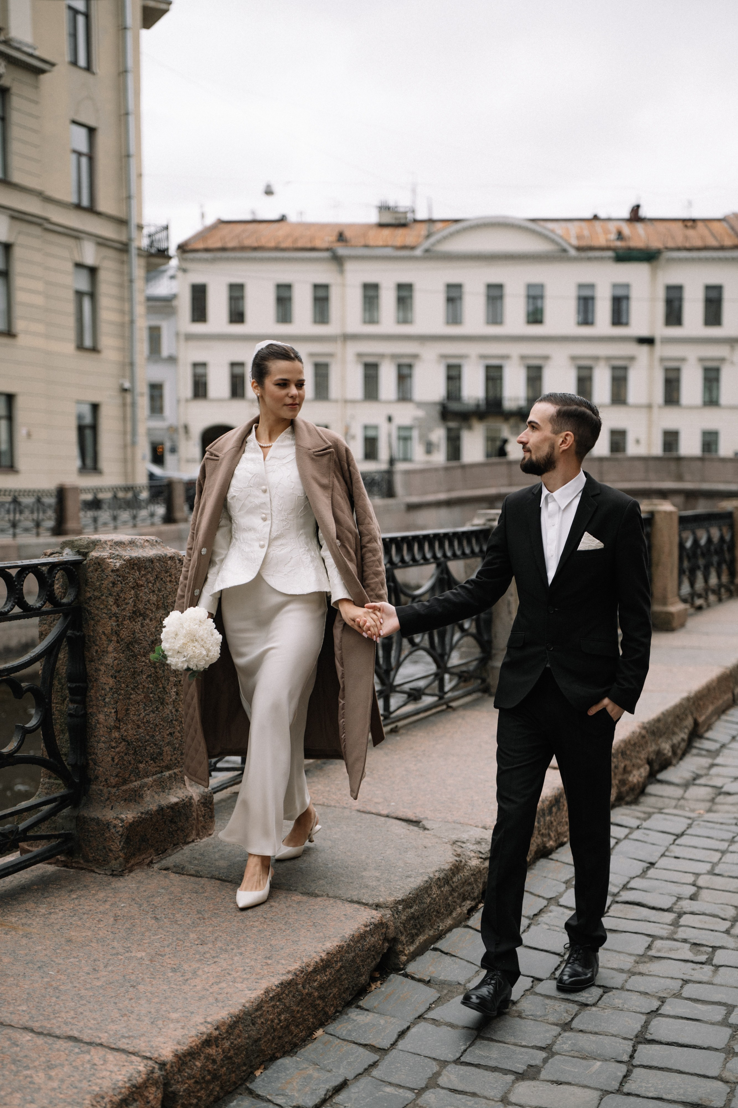 Свадебная фотосессия в Апреле в Петербурге. Свадебный фотограф Александр Невский в Санкт-Петербурге