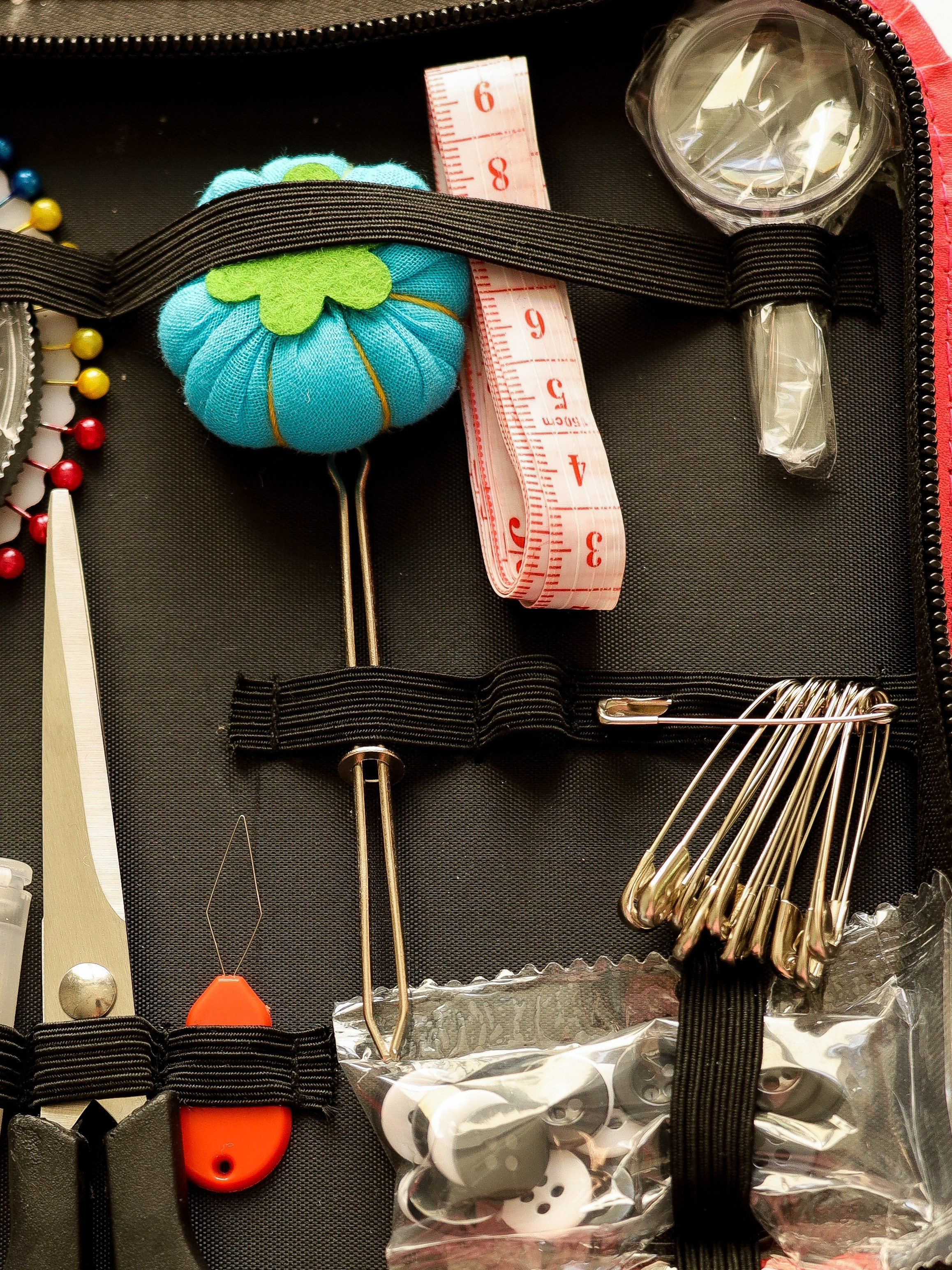 Швейный набор. Ваш семейный фотограф