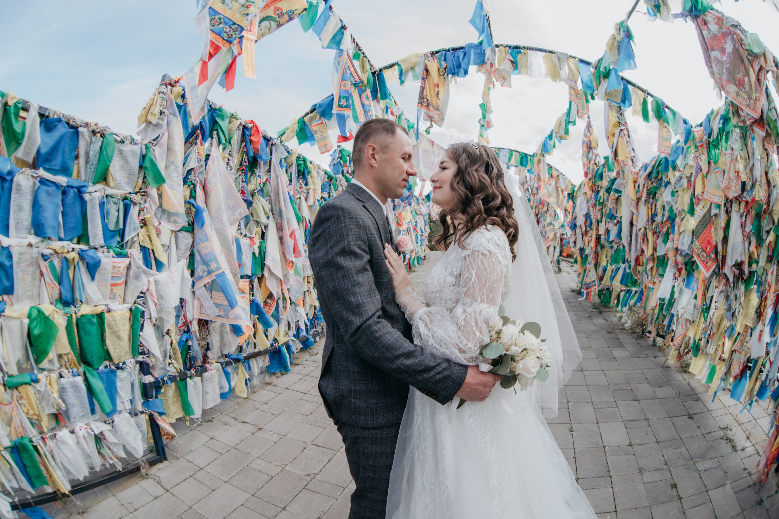 Свадебный фотографии с прогулки в окрестностях Улан-Удэ. Фотограф в Улан-Удэ. Свадебный фотограф в Улан-Удэ
