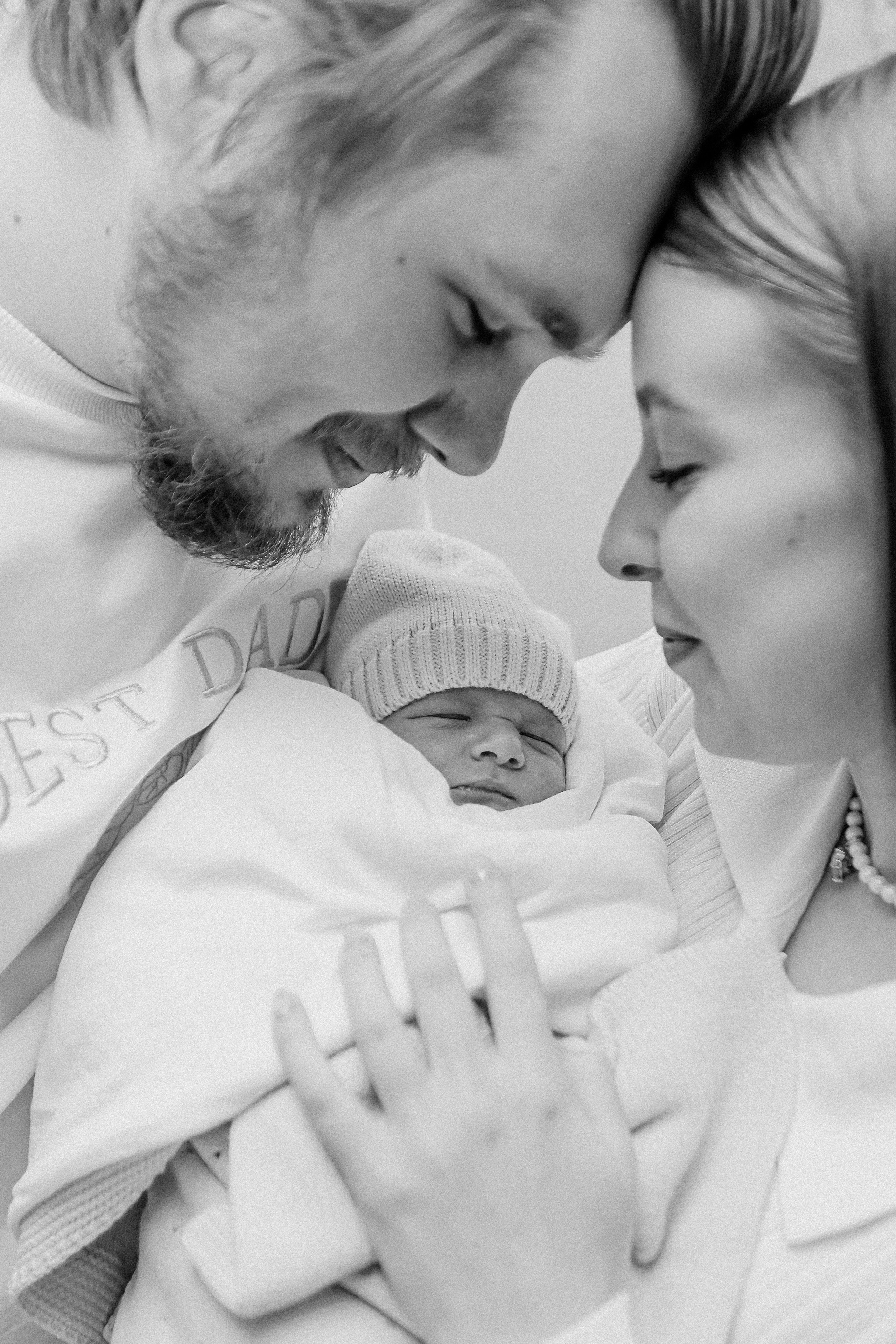 Выписка палата+внизу ПЦЭ. Семейный фотограф Тюмень, фотограф на роды Салмина Мария