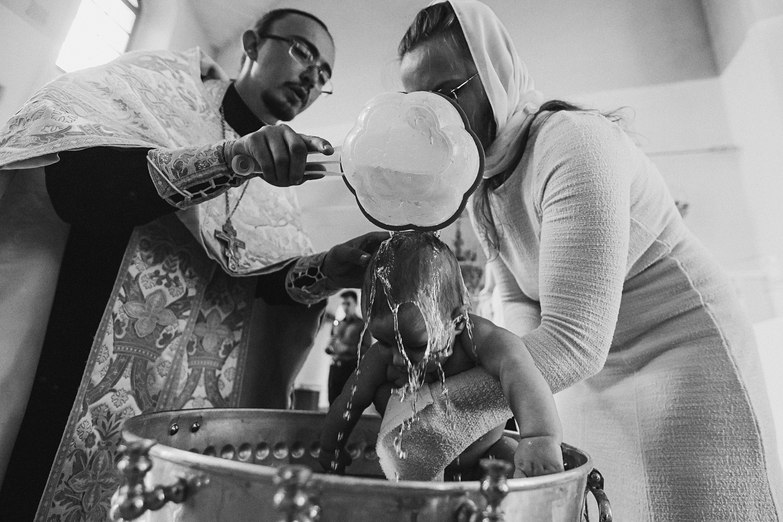 Крещение церковь около моста влюбленных. Семейный фотограф Тюмень, фотограф на роды Салмина Мария