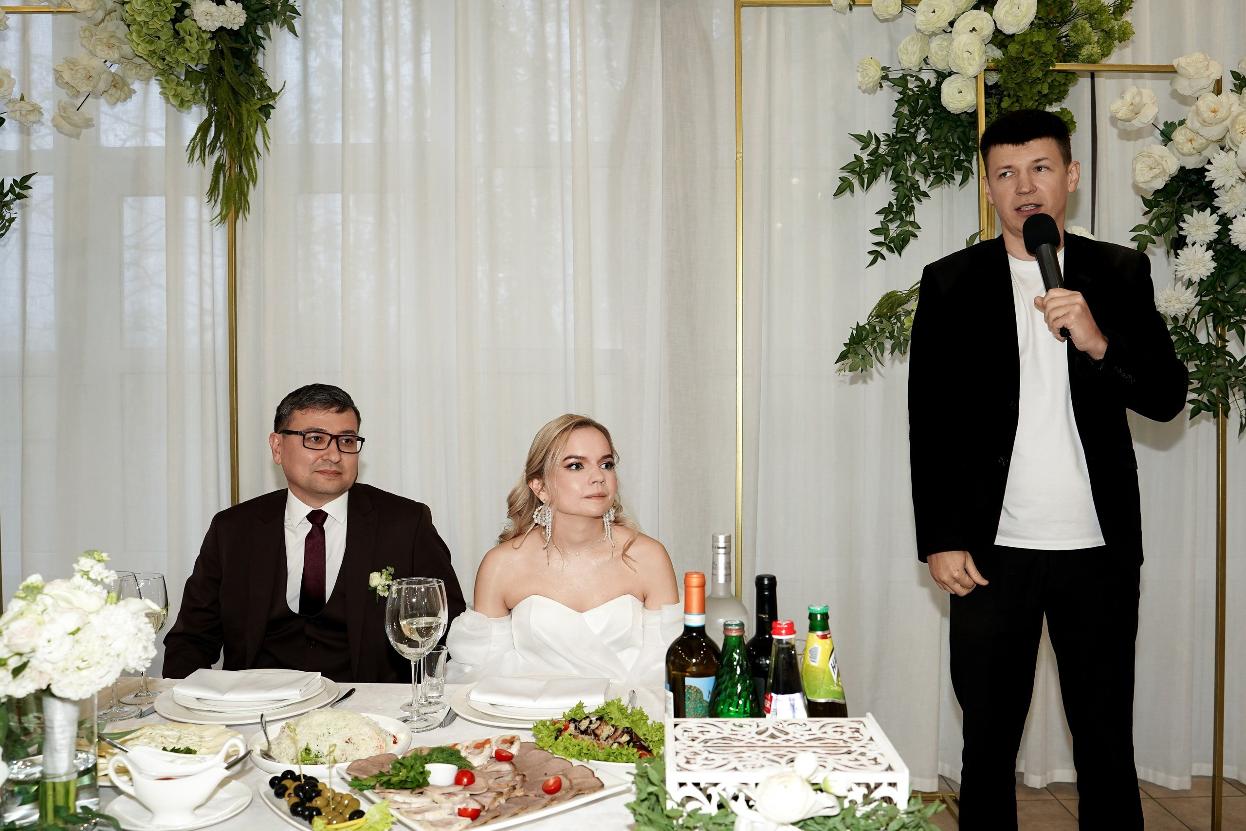 Свадебная фотосессия «4 часа». Отель Резиденция в Ростове-на-Дону. Кадры молодоженов на природе. Фотосессия банкета 1 час. Свадебный фотограф в Ростове-на-Дону. Таинство Крещения и Венчания, семейные фотосессии. Алёна Чёботова