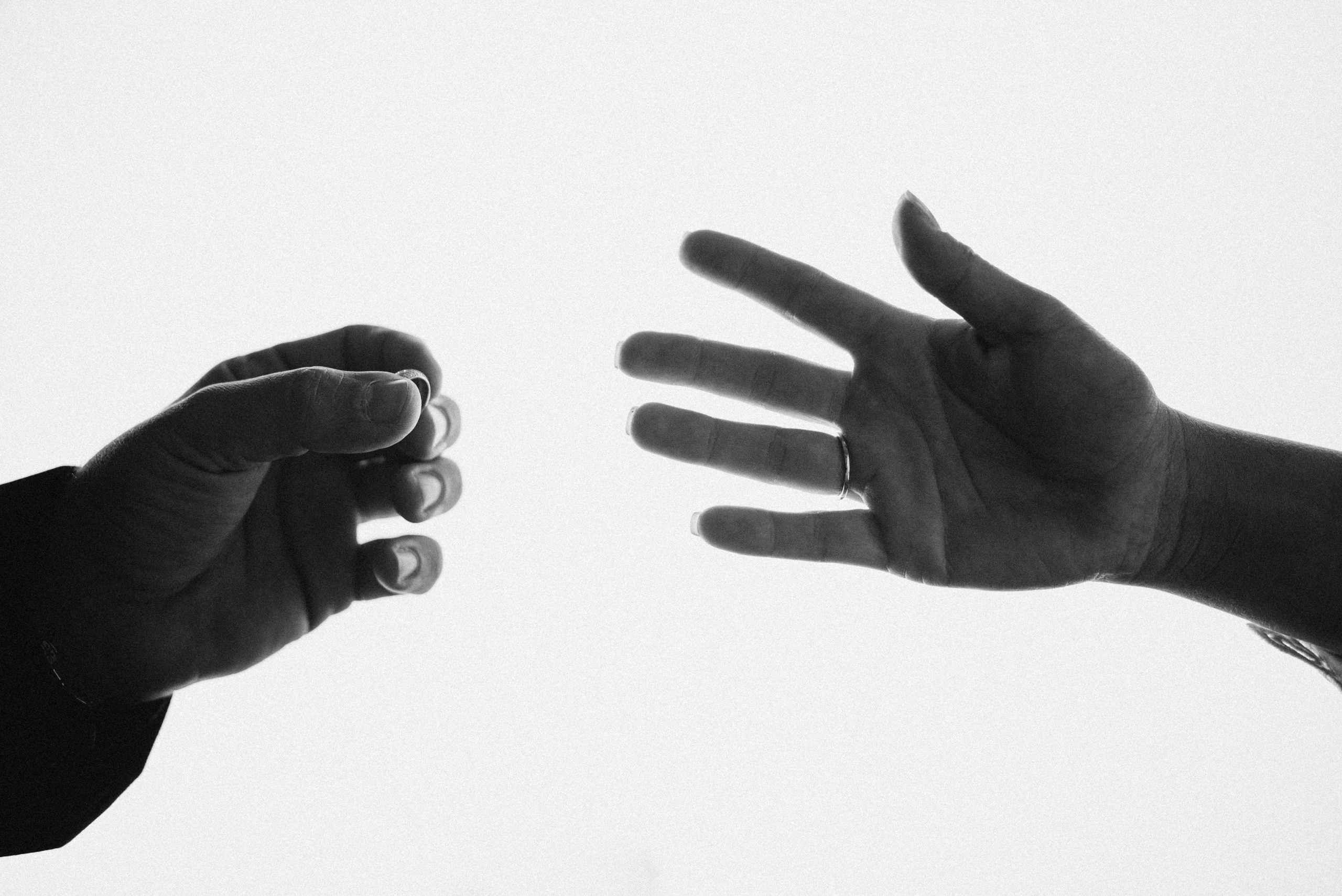 Анна & Виктор | сборы, роспись и прогулка. Портретный и свадебный фотограф в Тбилиси • xeniqo