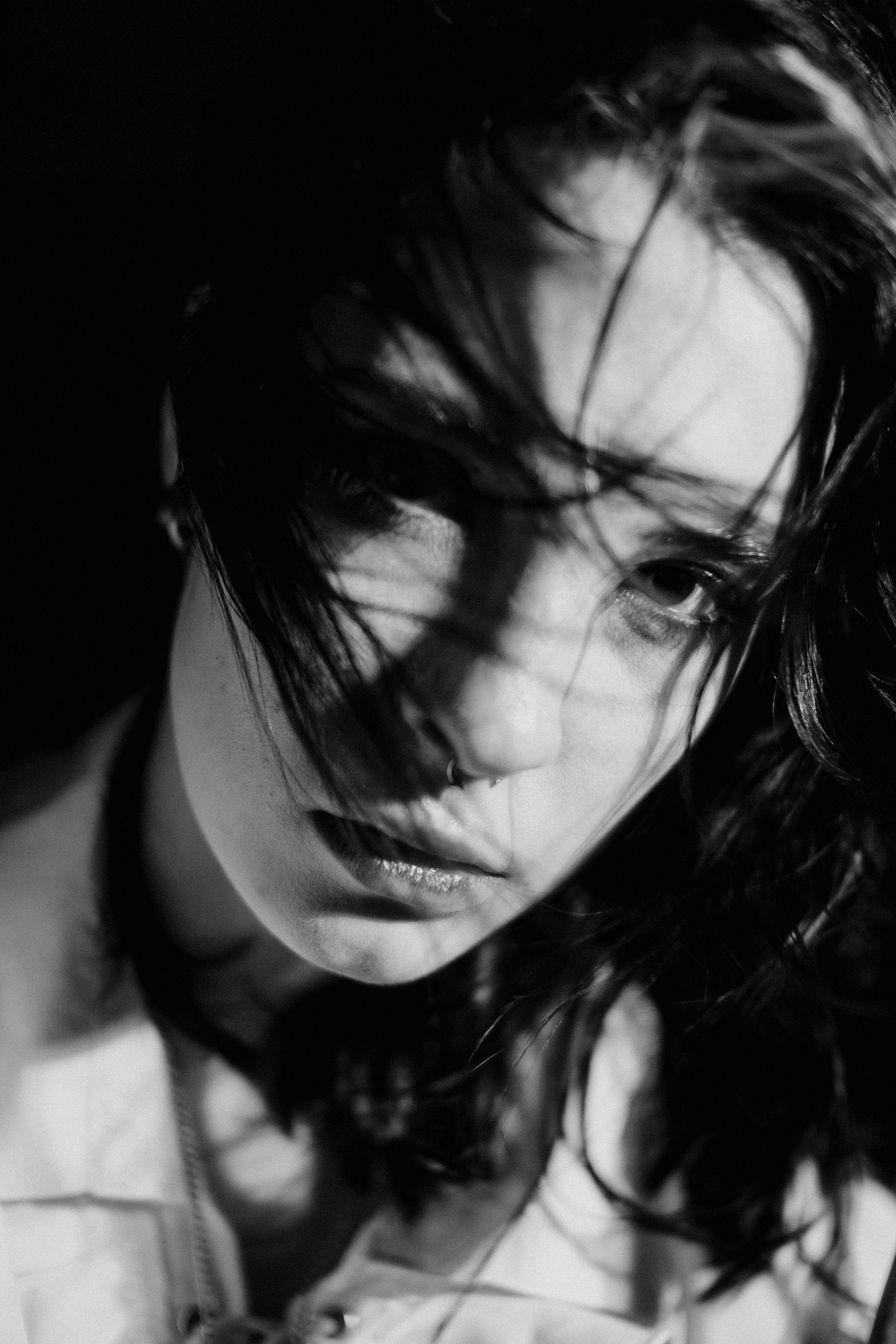 Съёмка у моря с оленьими рогами