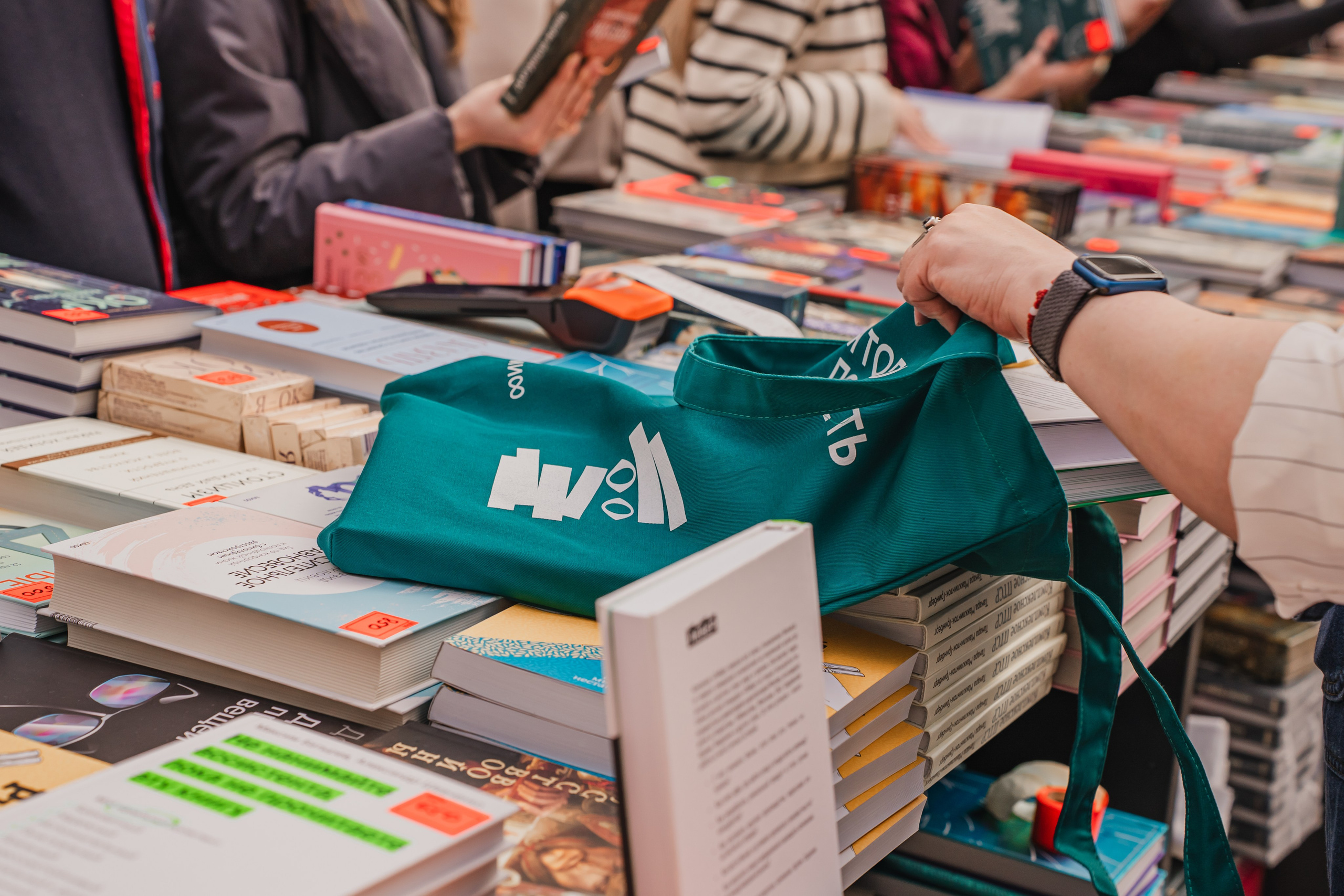 МИФ Non/fictio№ 2025 стенды. Репортажный фотограф Анастасия Рубцова