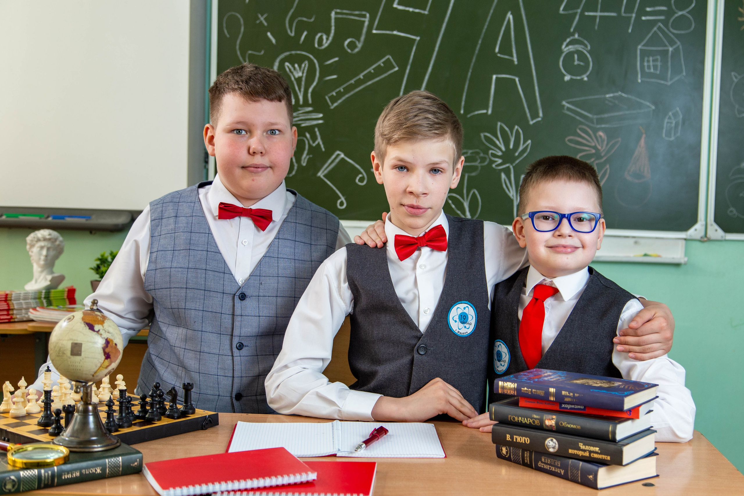 Школа. ШКОЛЬНЫЙ И ДЕТСКИЙ ФОТОГРАФ В ИЖЕВСКЕ ОКСАНА ПЕРЕВОЗЧИКОВА, ВЫПУСКНЫЕ АЛЬБОМЫ
