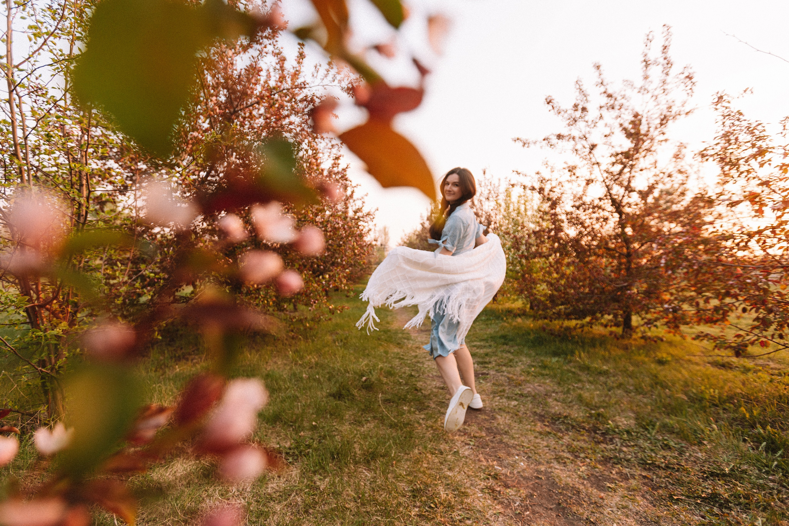 Яблони. Семейный фотограф Тюмень, фотограф на роды Салмина Мария