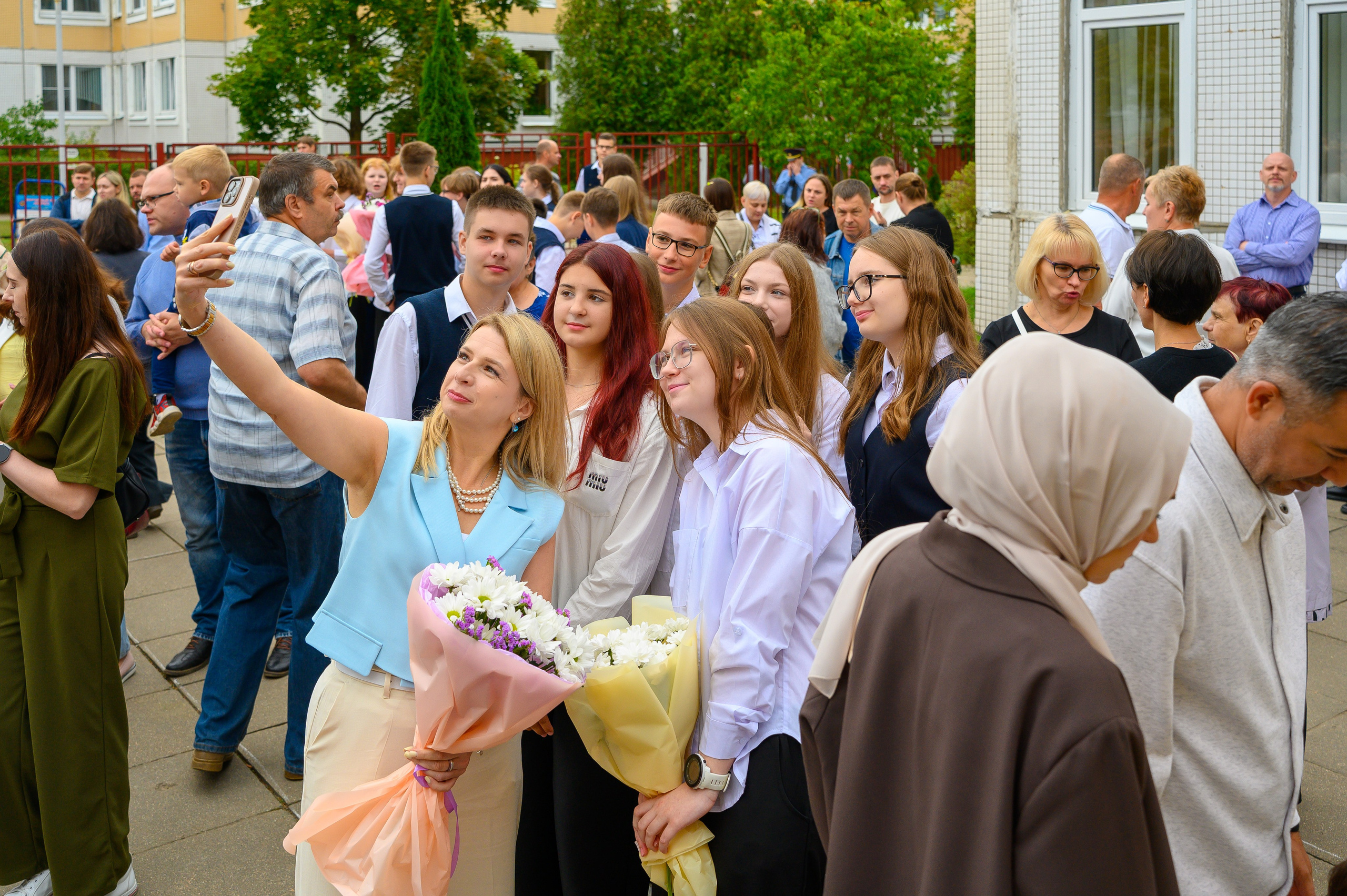 Вот звучит первый звонок, перед этим долгое приготовление к новому этапу в жизни, Яромир идет в школу. Фотоуслуги, услуги фотографа, фотографирование важных событий