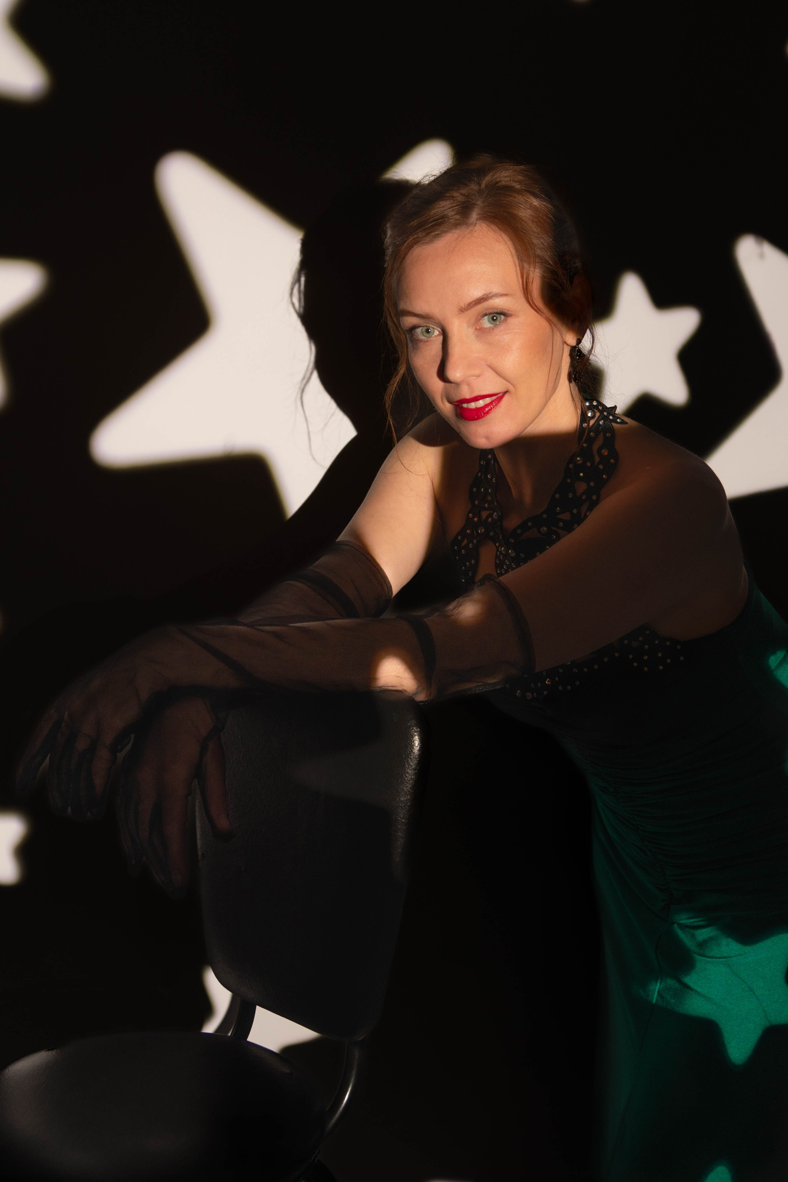 Стиль Нуар. Маски Гобо. Фотосессия в&nbsp;Кемерово. Фотограф Кемерово. Портретная фотосессия.