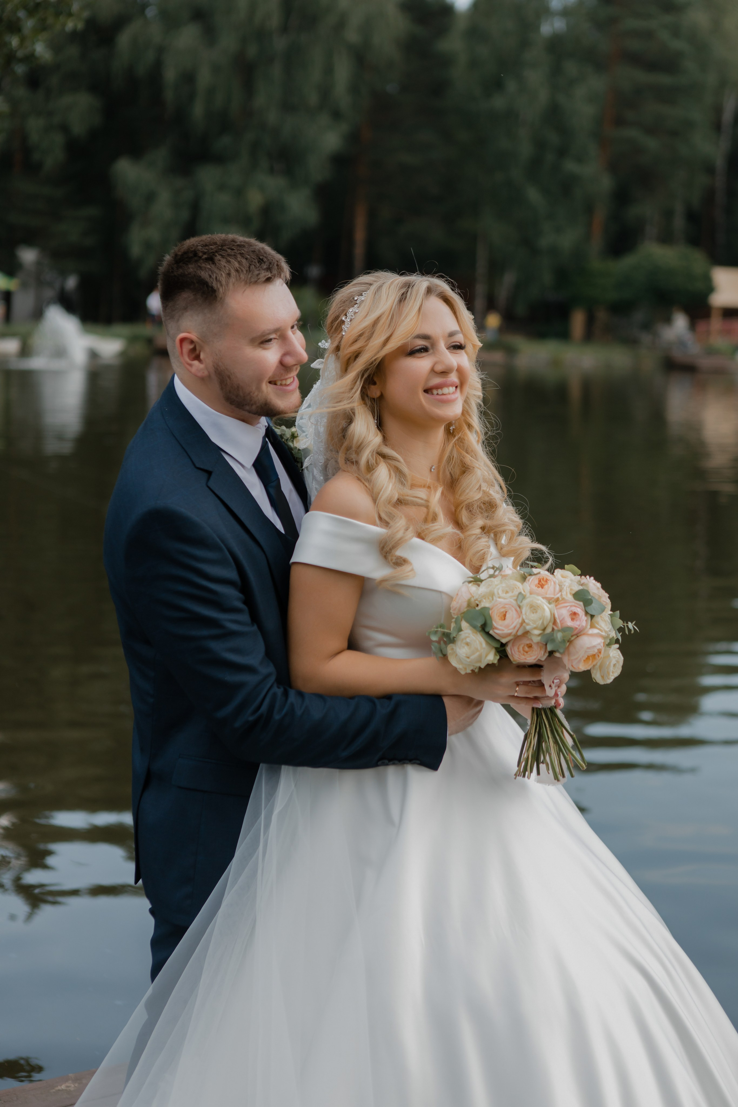 Юрий и Кристина. Видеосъемка и фотосъемка свадеб. Фотограф и оператор на свадьбу. Видеосъемка подкастов, собственная видео-фотостудии. Предметная фотосъемка