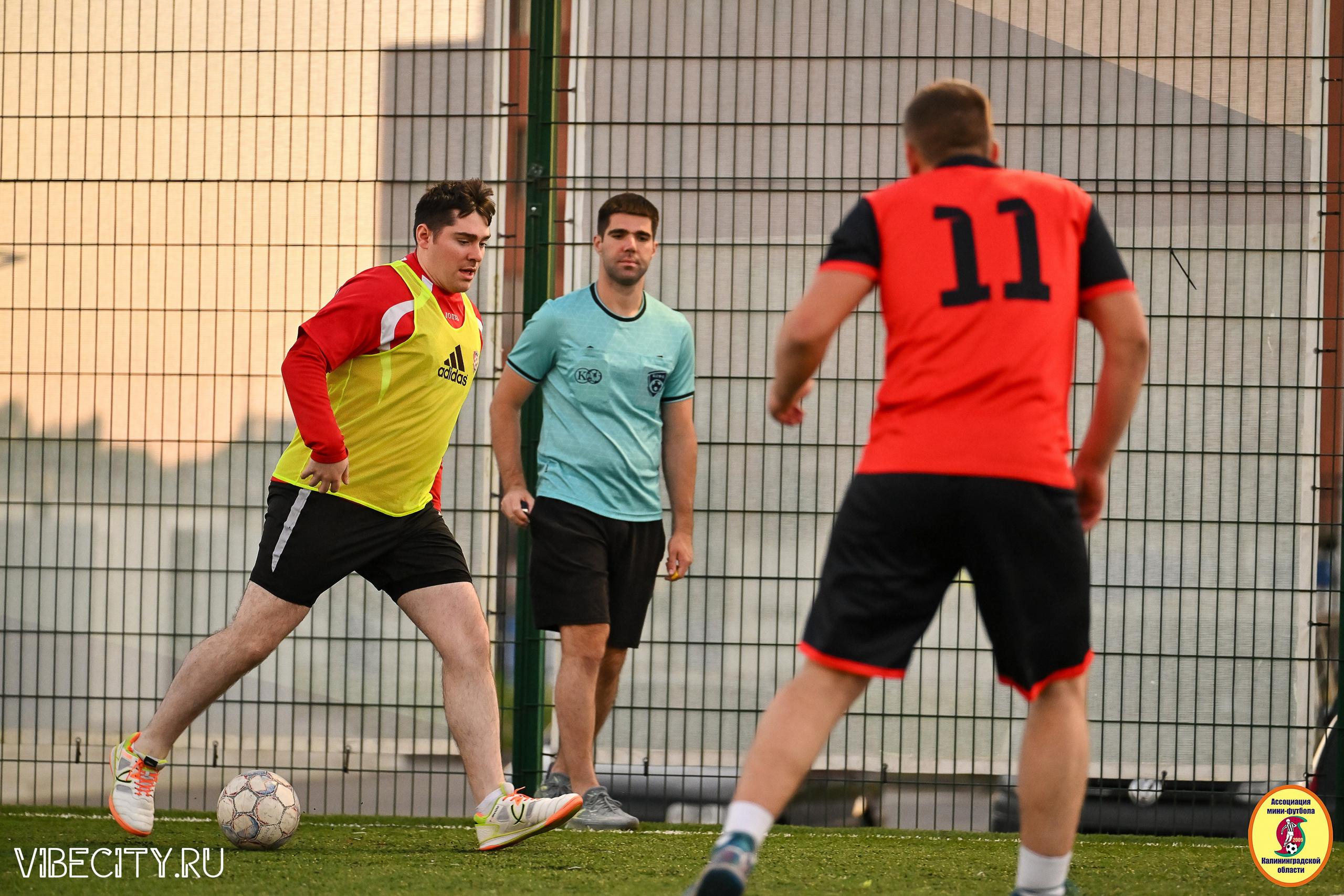 ИГРЫ МИНИ-ФУТБОЛЬНОЙ И КОРПОРАТИВНОЙ ЛИГИ. VIBECITY.RU Вайб Сити Ру Фоторепортажи Фотоотчеты Калининград